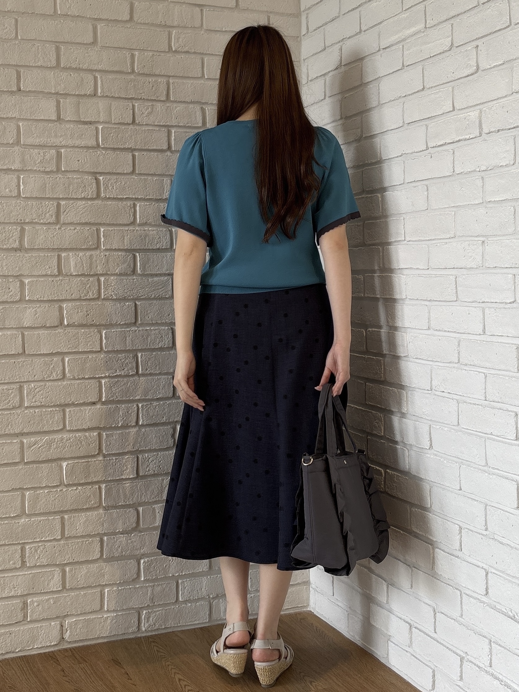 sayaさんの「grove｜高評価！【シリーズ累計36万枚！名品ニット】やわらかドライタッチ スカラップスリーブニット」を使ったコーディネート
