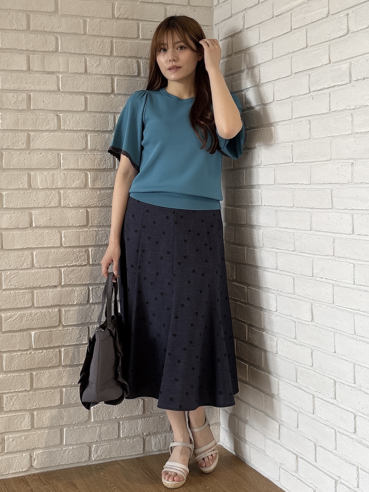 sayaさんの「grove｜高評価！【シリーズ累計36万枚！名品ニット】やわらかドライタッチ スカラップスリーブニット」を使ったコーディネート