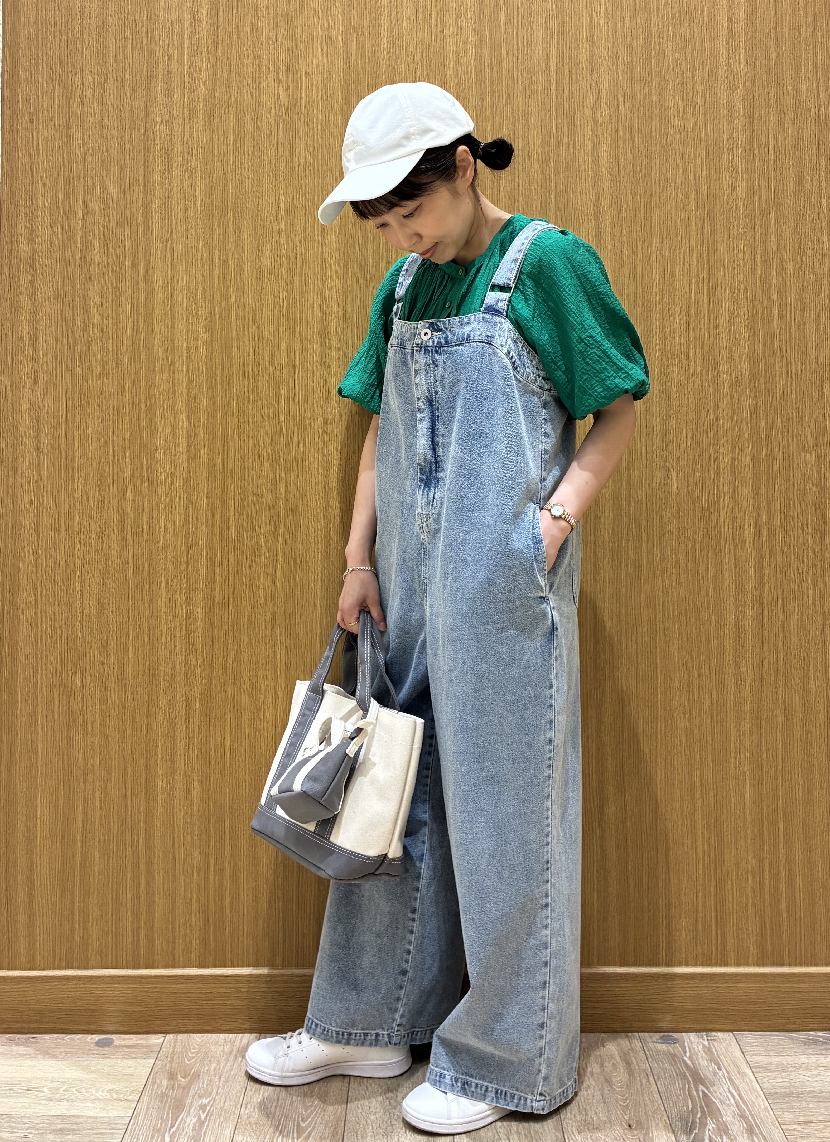 tomoさんの「OPAQUE.CLIP｜バルーンデザインブラウス【洗濯機OK】」を使ったコーディネート