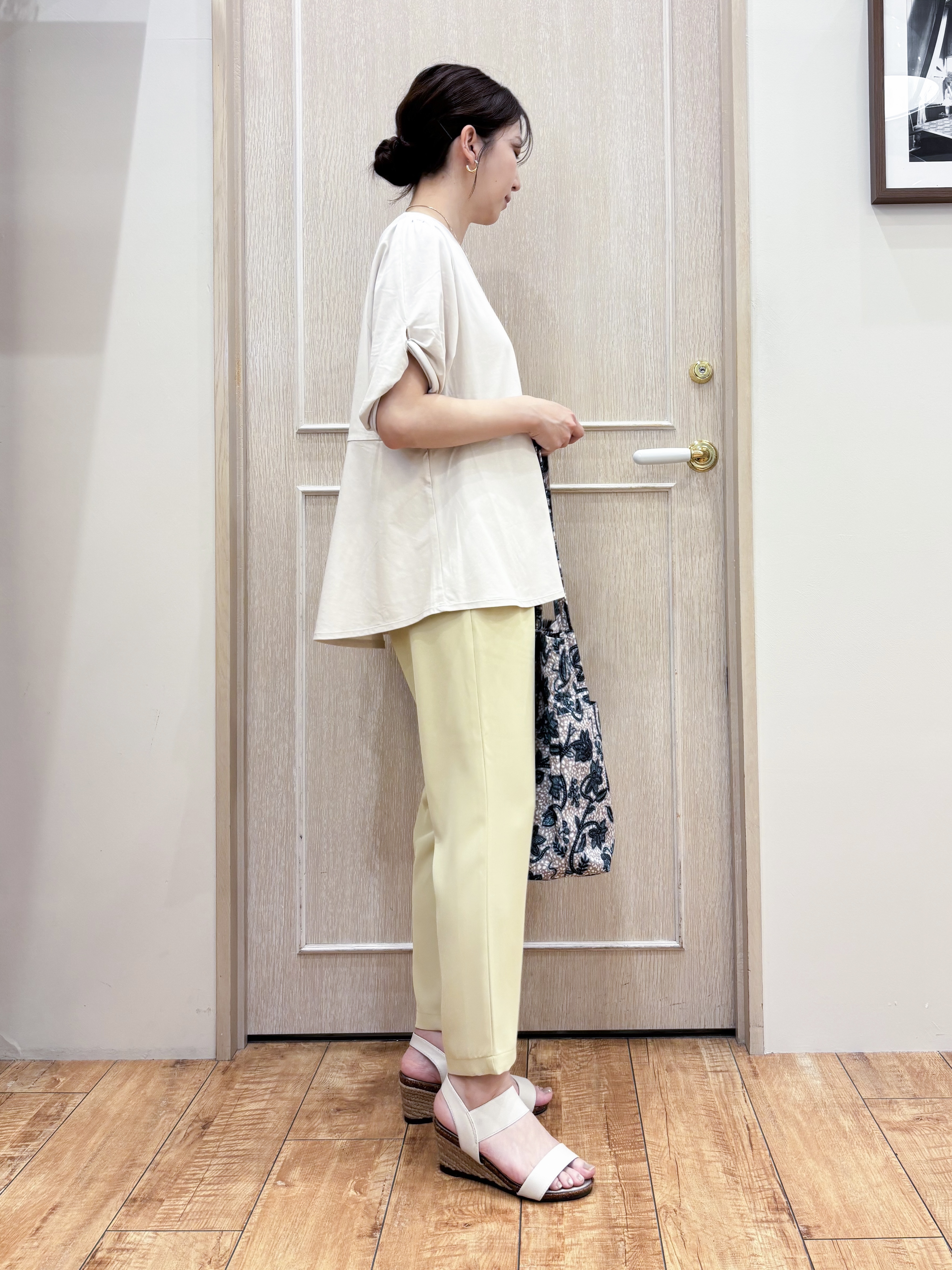なみさんの「SHOO･LA･RUE｜【S-LL/洗濯機可】切り替えラインでスタイルアップ お袖ねじり ペプラムトップス」を使ったコーディネート