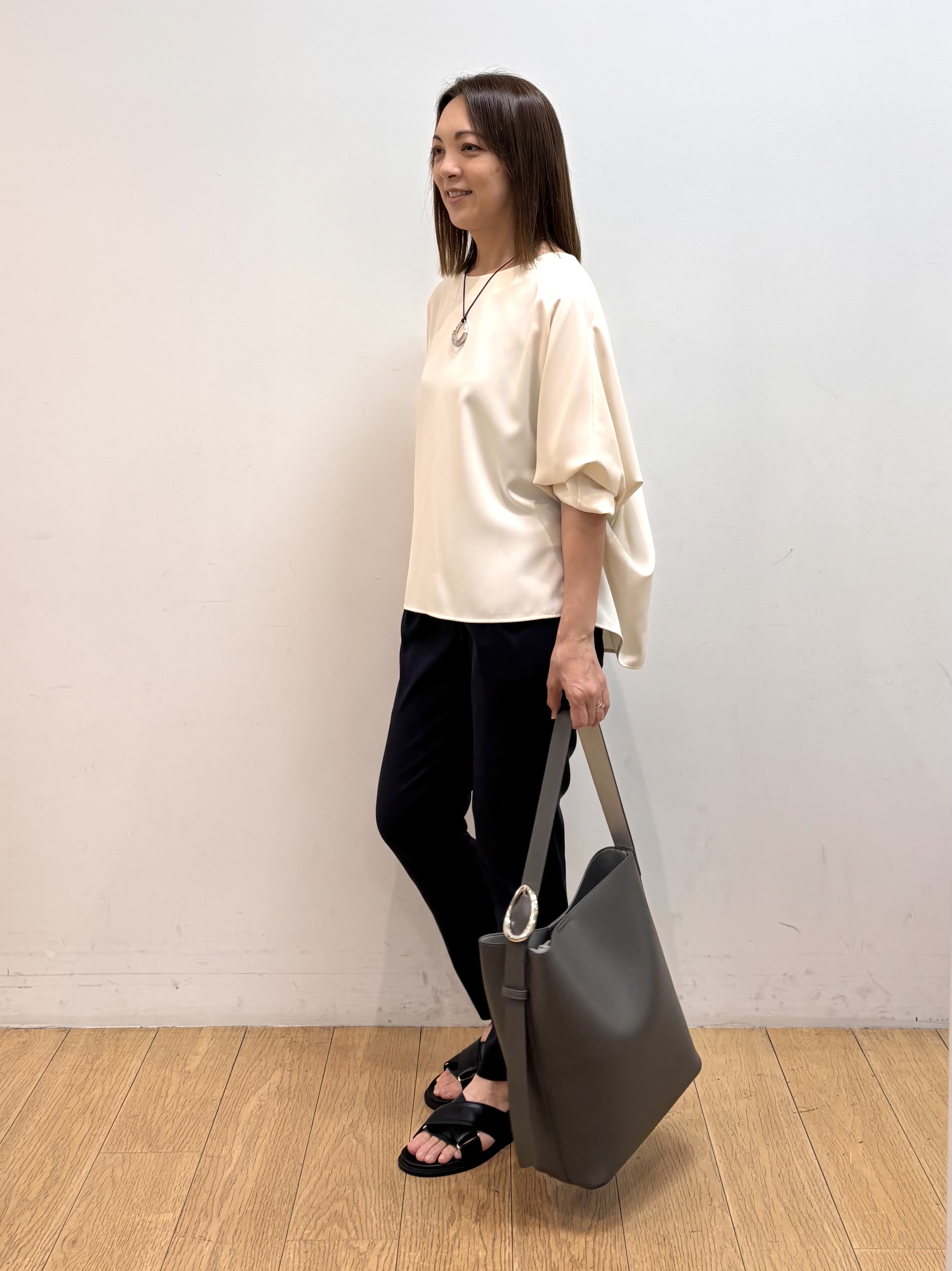 mikkoさんの「INDIVI｜【接触冷感／透湿／着る日傘】ドルマントップス」を使ったコーディネート