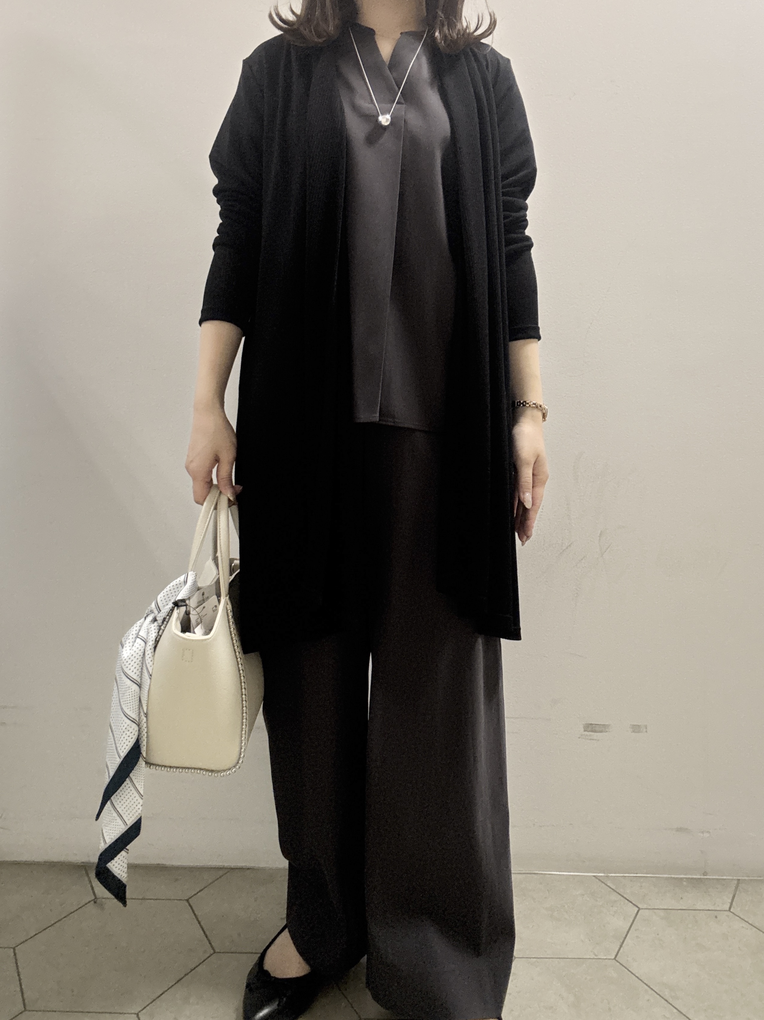 kahoさんの「INDIVI｜【洗える／アンサンブル可能】シアーストライプカーディガン」を使ったコーディネート