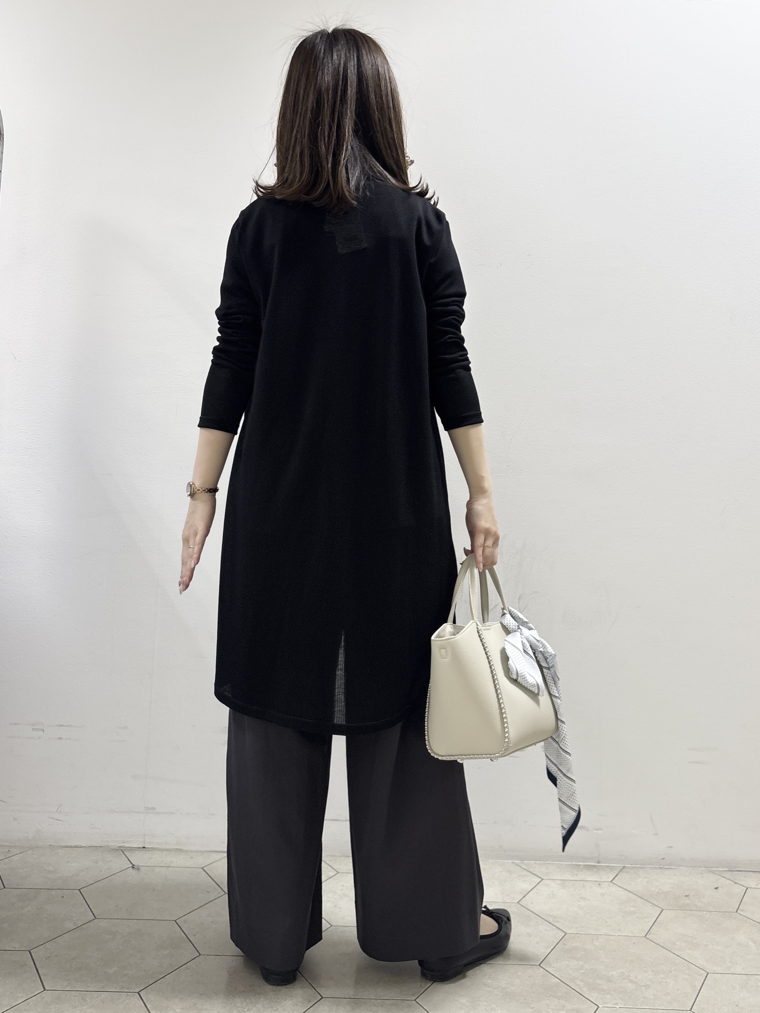 kahoさんの「INDIVI｜【洗える／アンサンブル可能】シアーストライプカーディガン」を使ったコーディネート