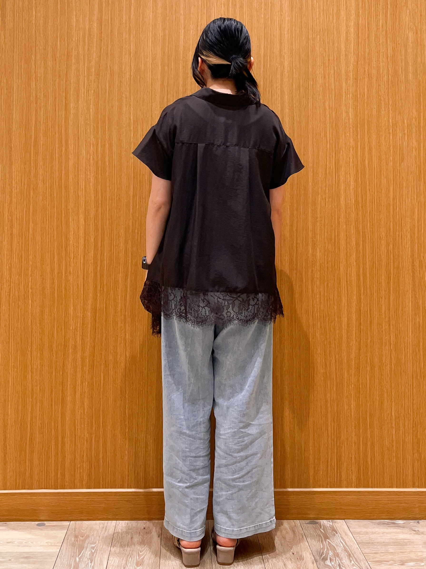 aさんの「OPAQUE.CLIP｜裾レース スキッパーブラウス【洗濯機OK】」を使ったコーディネート