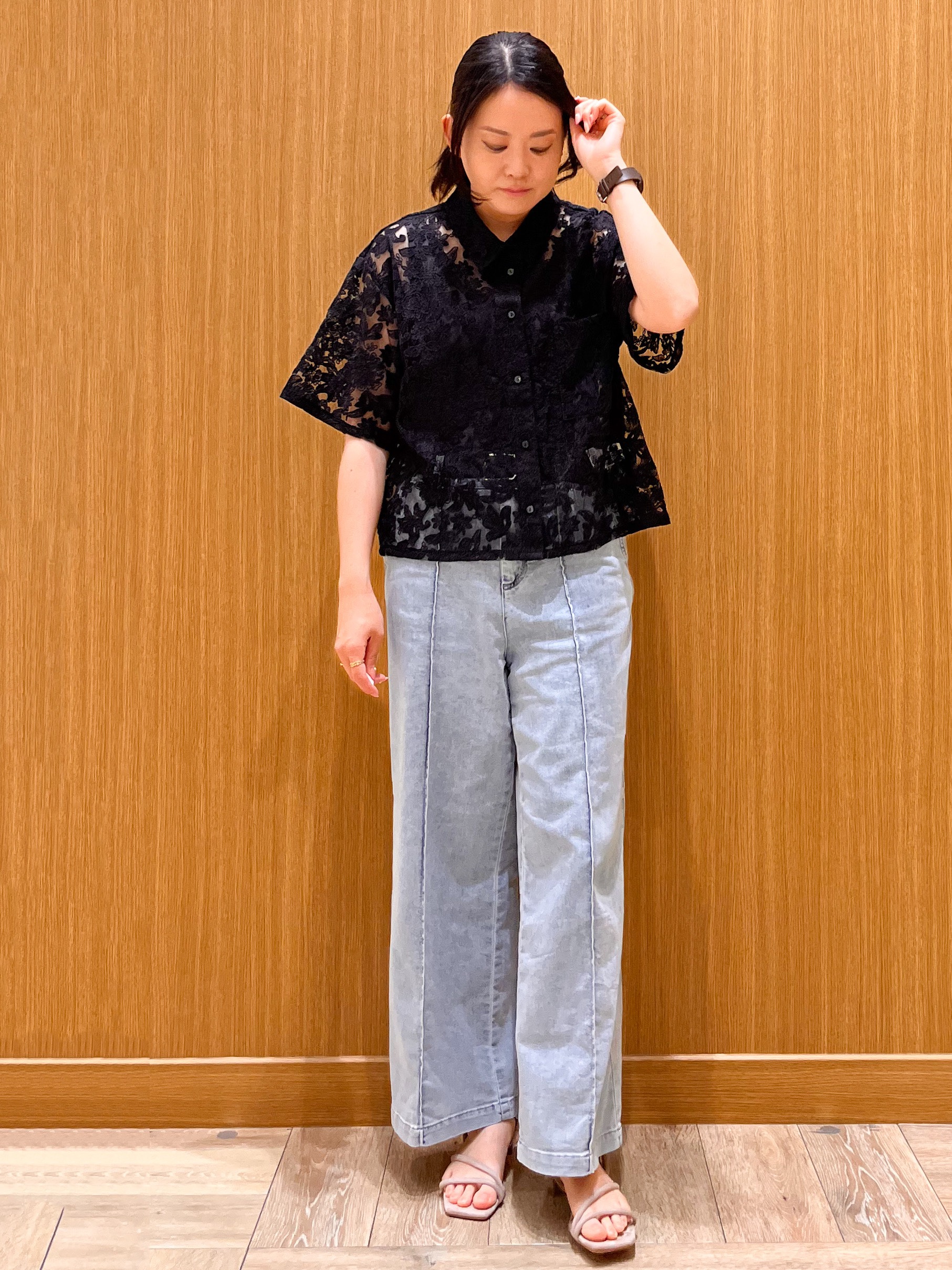 aさんの「OPAQUE.CLIP｜フラワー刺繍シアーシャツ【洗濯機OK／イージーアイロン】」を使ったコーディネート