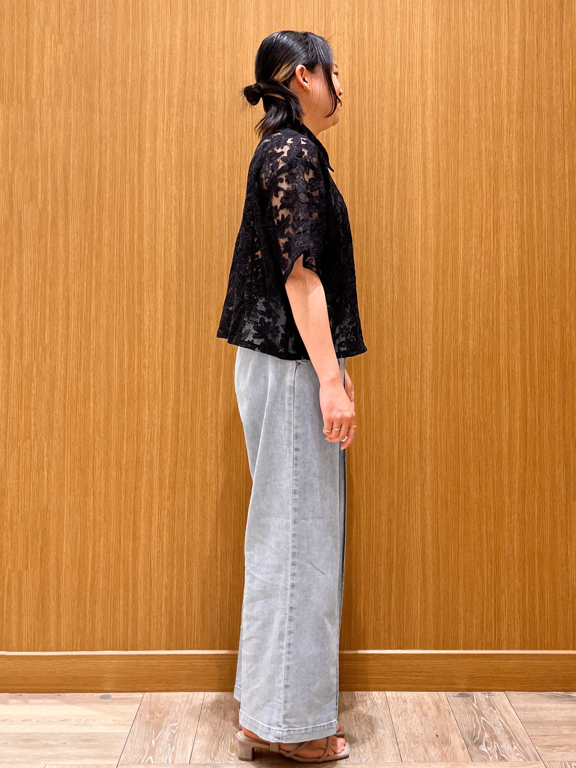 aさんの「OPAQUE.CLIP｜フラワー刺繍シアーシャツ【洗濯機OK／イージーアイロン】」を使ったコーディネート