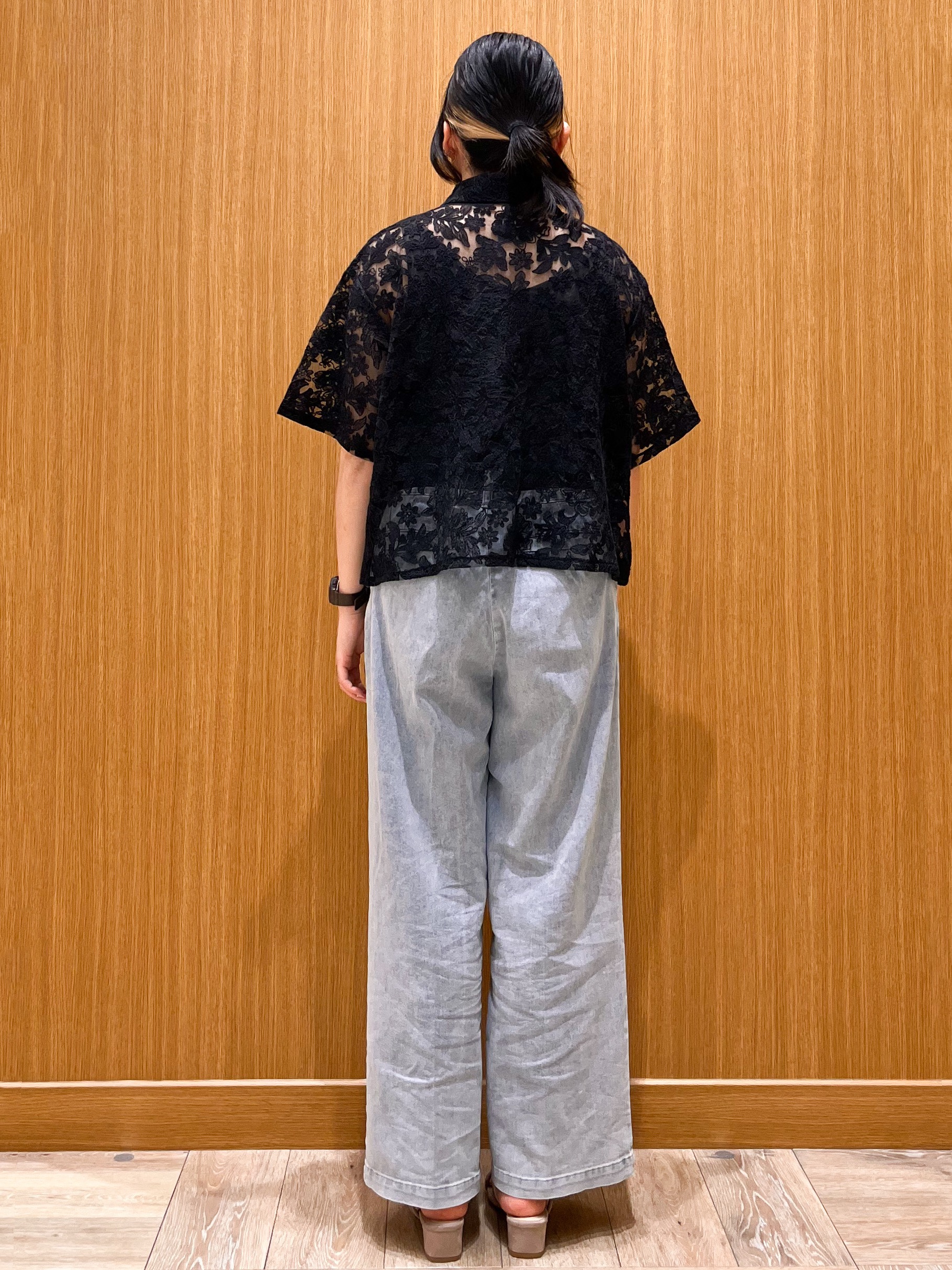 aさんの「OPAQUE.CLIP｜フラワー刺繍シアーシャツ【洗濯機OK／イージーアイロン】」を使ったコーディネート