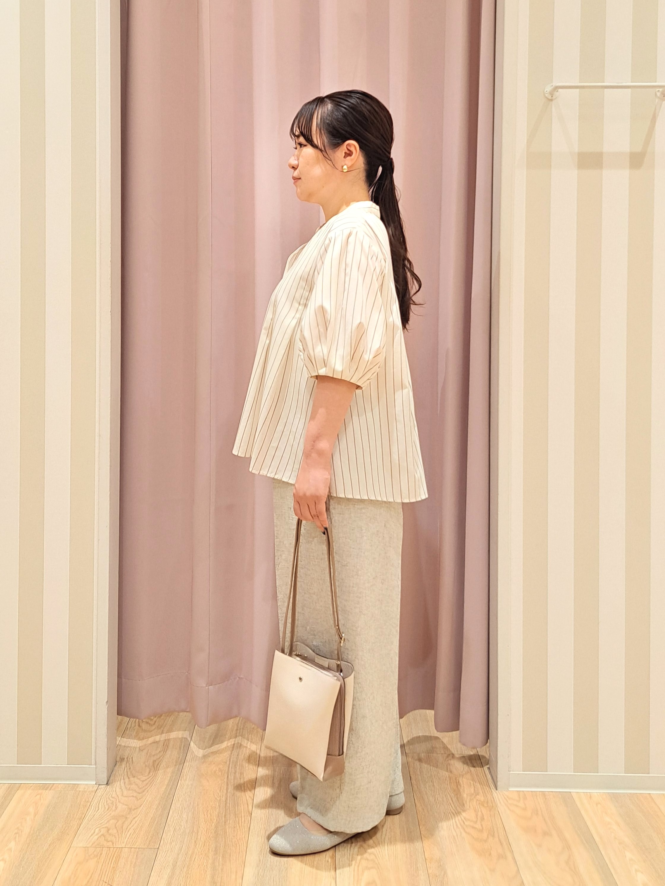 sho*さんの「SHOO･LA･RUE｜【高レビュー/洗濯後しわになりにくい/インせず着られる】自然に体型カバー 麻調ペプラムブラウス」を使ったコーディネート