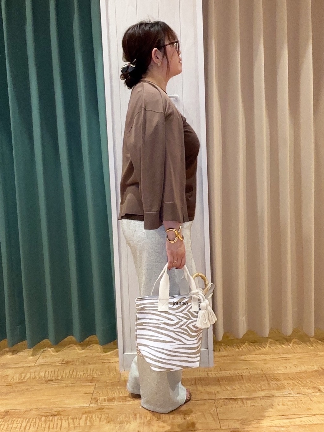 タガさんの「SHOO･LA･RUE｜【洗濯機可/S-LL】オンにもオフにも マルチに使えるボタンレスカーディガン」を使ったコーディネート