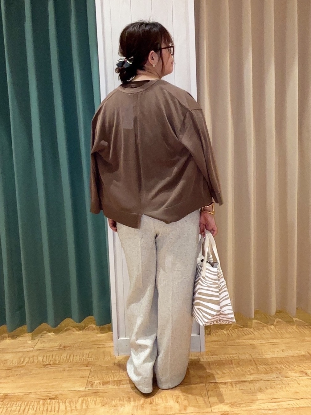 タガさんの「SHOO･LA･RUE｜【洗濯機可/S-LL】オンにもオフにも マルチに使えるボタンレスカーディガン」を使ったコーディネート