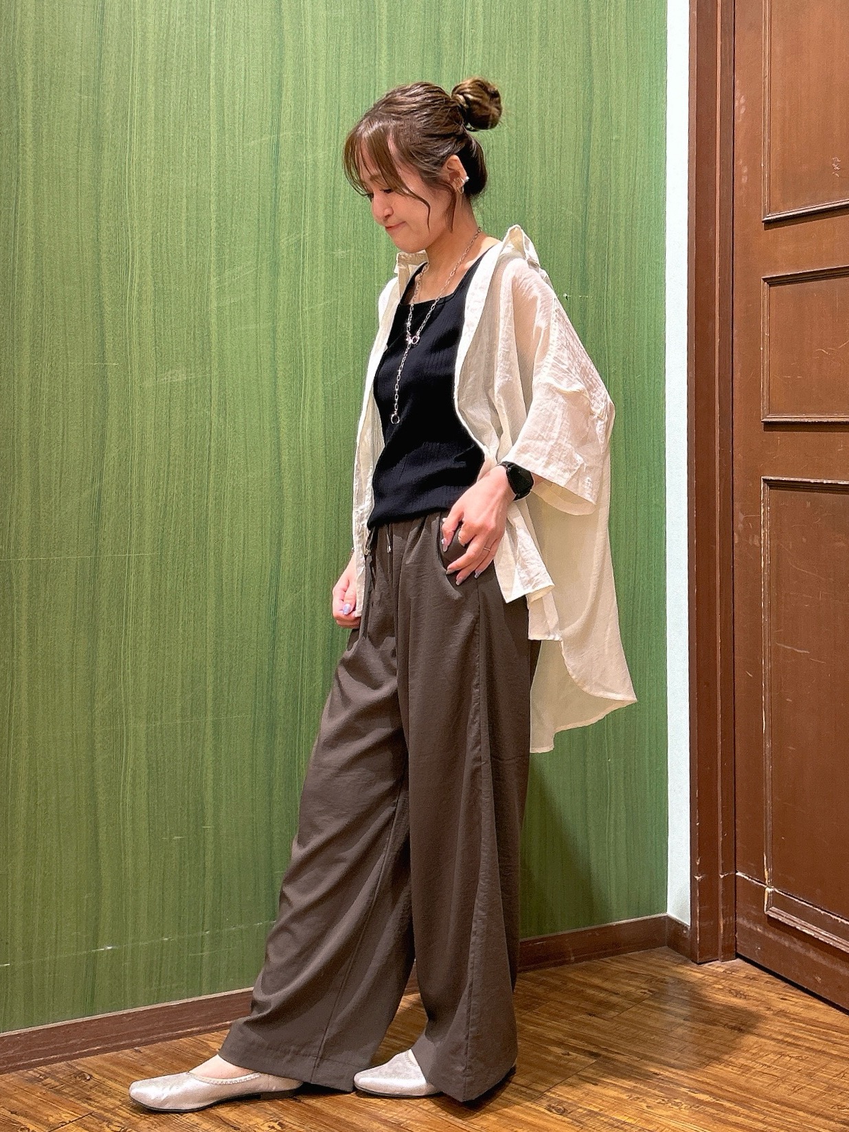 かおりさんの「SHOO･LA･RUE｜ヒップがすっぽり隠れる やわらか5分袖シアーシャツ」を使ったコーディネート