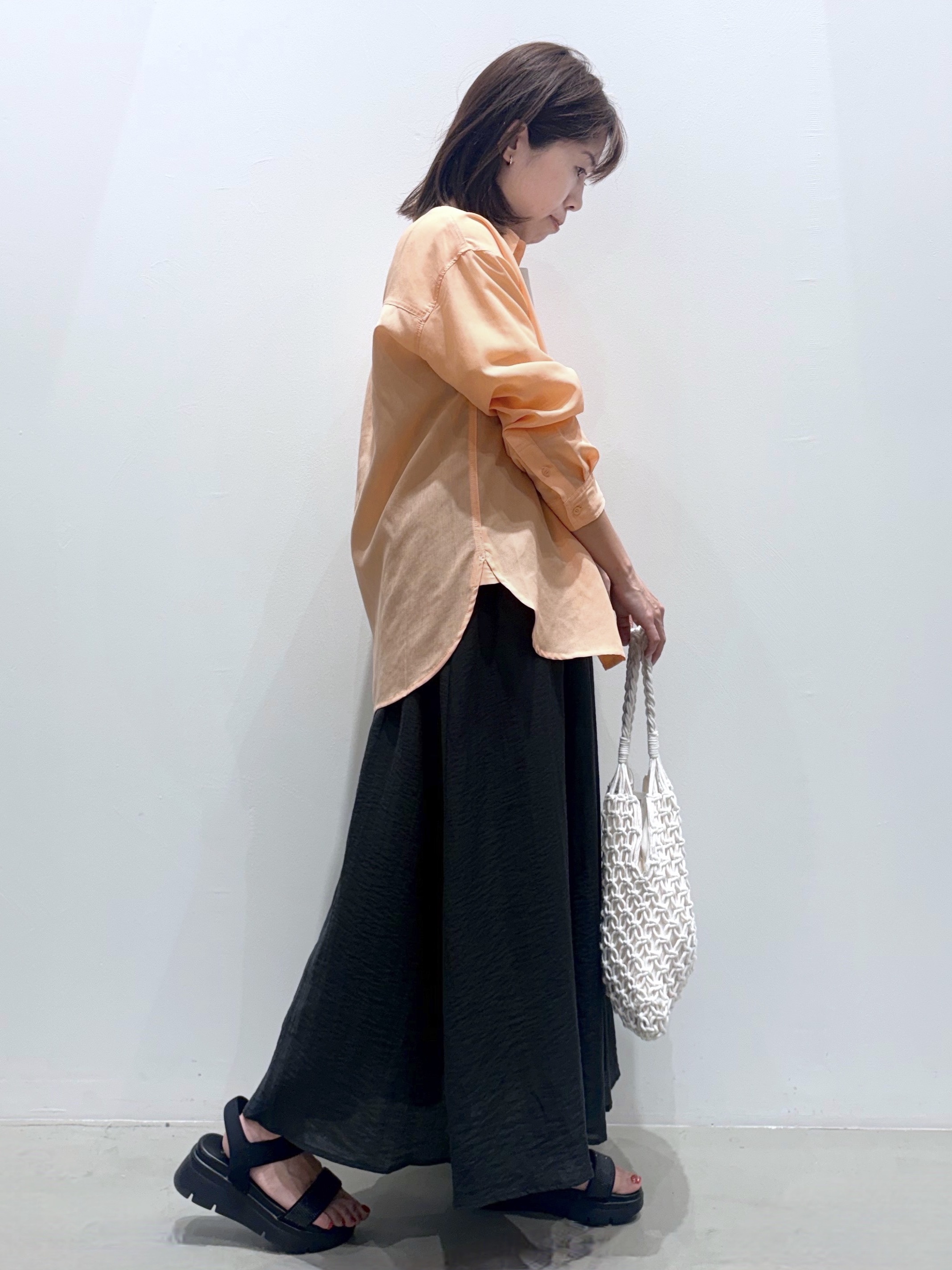 ＷＡさんの「grove｜【洗濯機OK】朝晩の気温差に◎軽やかシアーシャツ」を使ったコーディネート