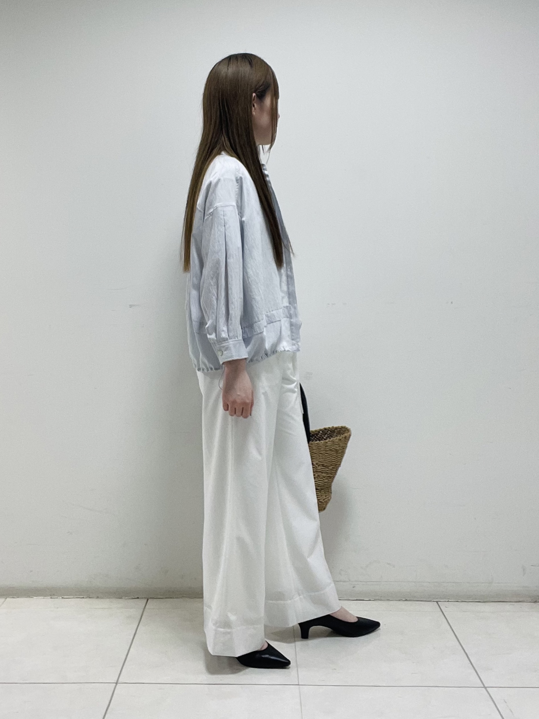 mさんの「INDIVI｜【接触冷感／洗える／2WAY】ドロスト付 シアーシャンブレーシャツ」を使ったコーディネート