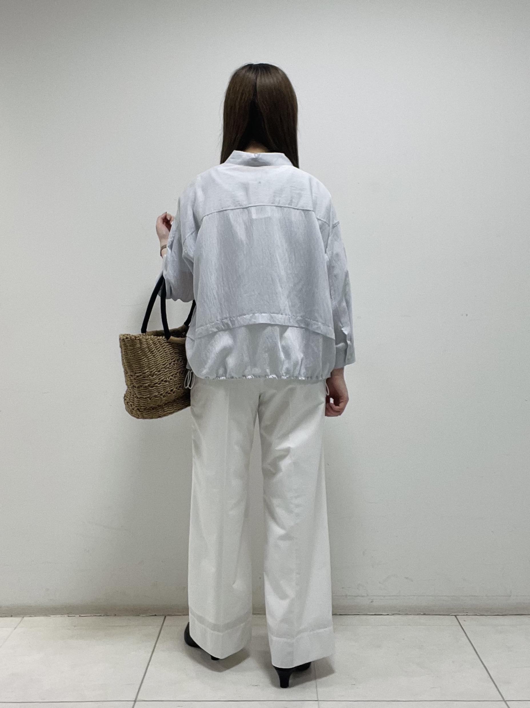 mさんの「INDIVI｜【接触冷感／洗える／2WAY】ドロスト付 シアーシャンブレーシャツ」を使ったコーディネート