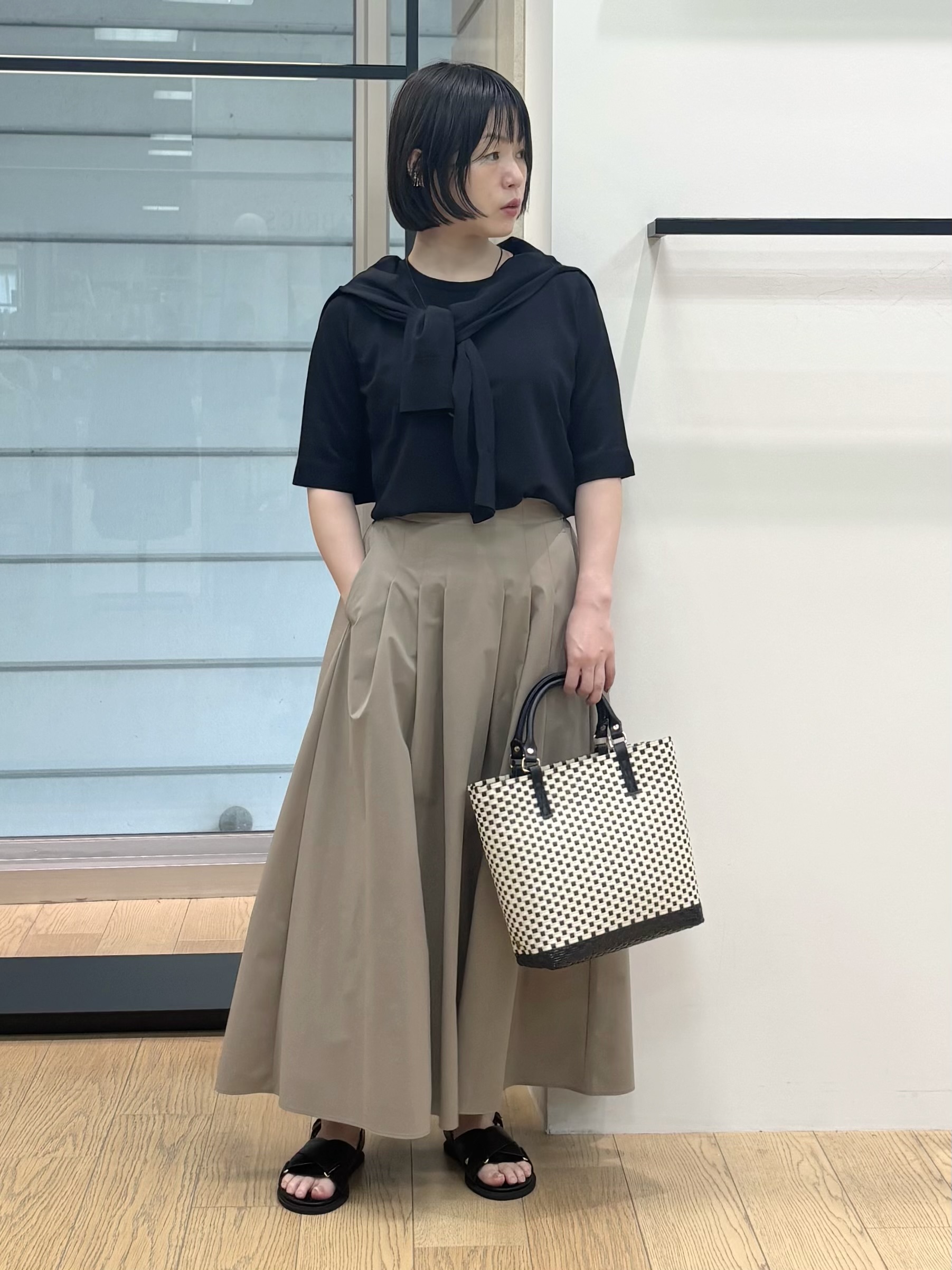 asamiさんの「INDIVI｜【UVケア/接触冷感／アンサンブル】丸首カーディガン＆袖スリット5分袖ニット」を使ったコーディネート