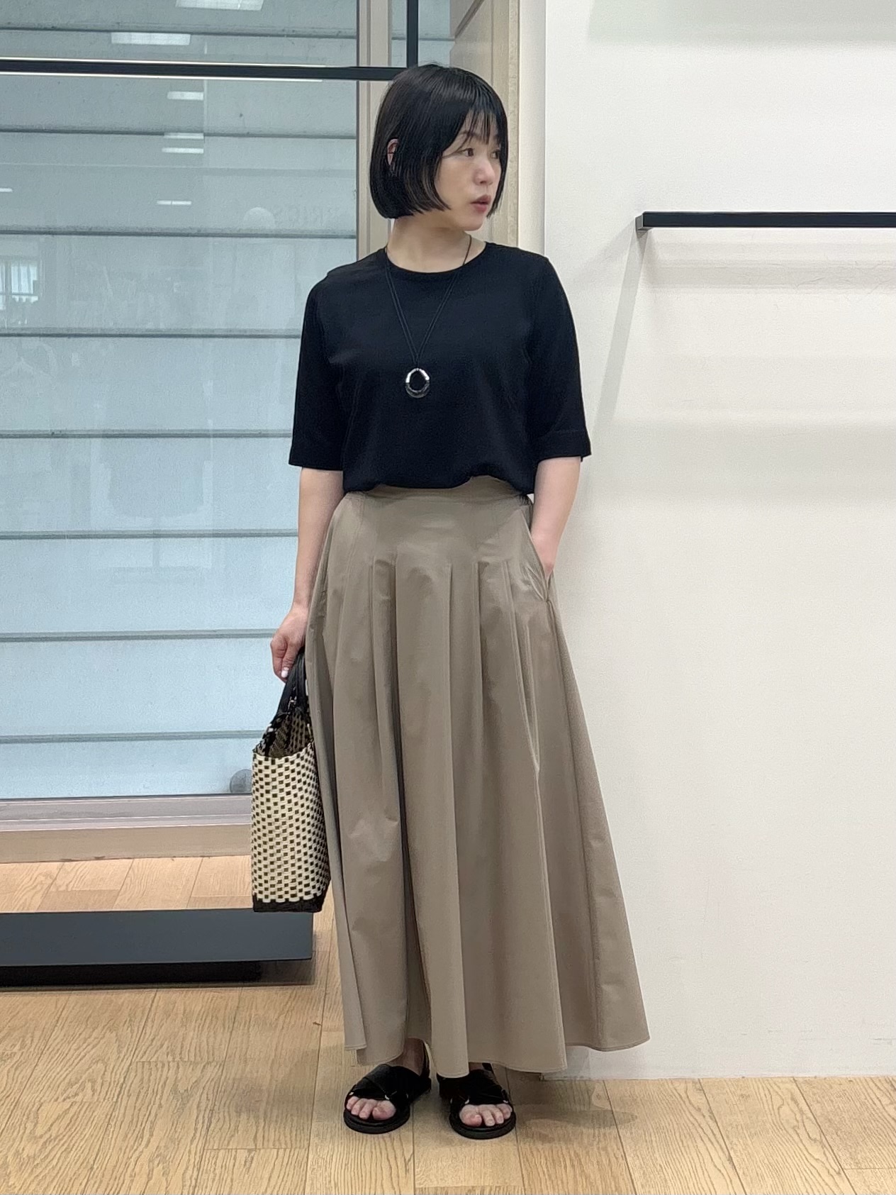 asamiさんの「INDIVI｜【UVケア/接触冷感／アンサンブル】丸首カーディガン＆袖スリット5分袖ニット」を使ったコーディネート