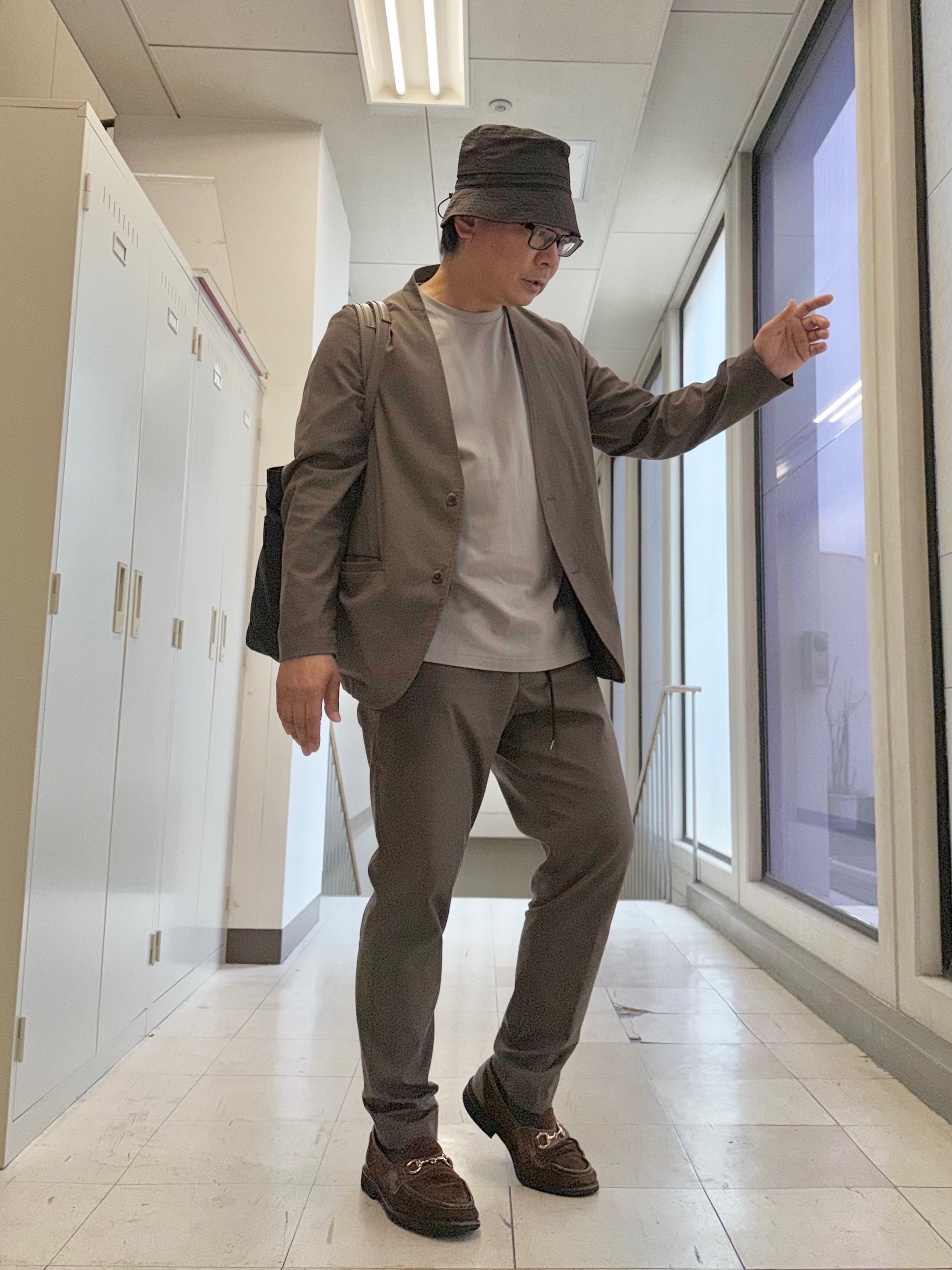 MAKOTO AIさんの「TAKEO KIKUCHI｜【ON／OFF兼用】CARREMANファブリック ノーカラージャケット」を使ったコーディネート