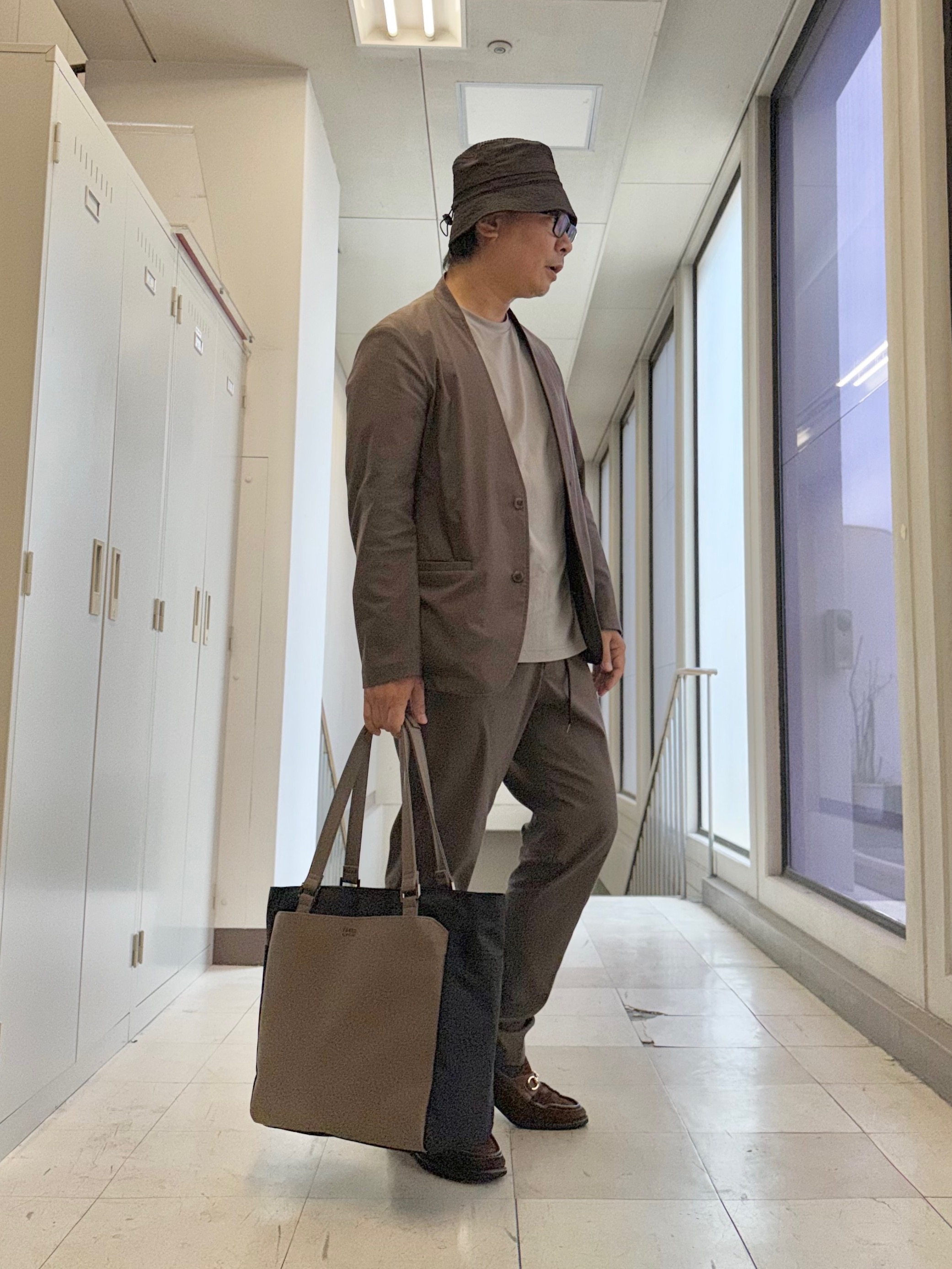 MAKOTO AIさんの「TAKEO KIKUCHI｜【ON／OFF兼用】CARREMANファブリック ノーカラージャケット」を使ったコーディネート