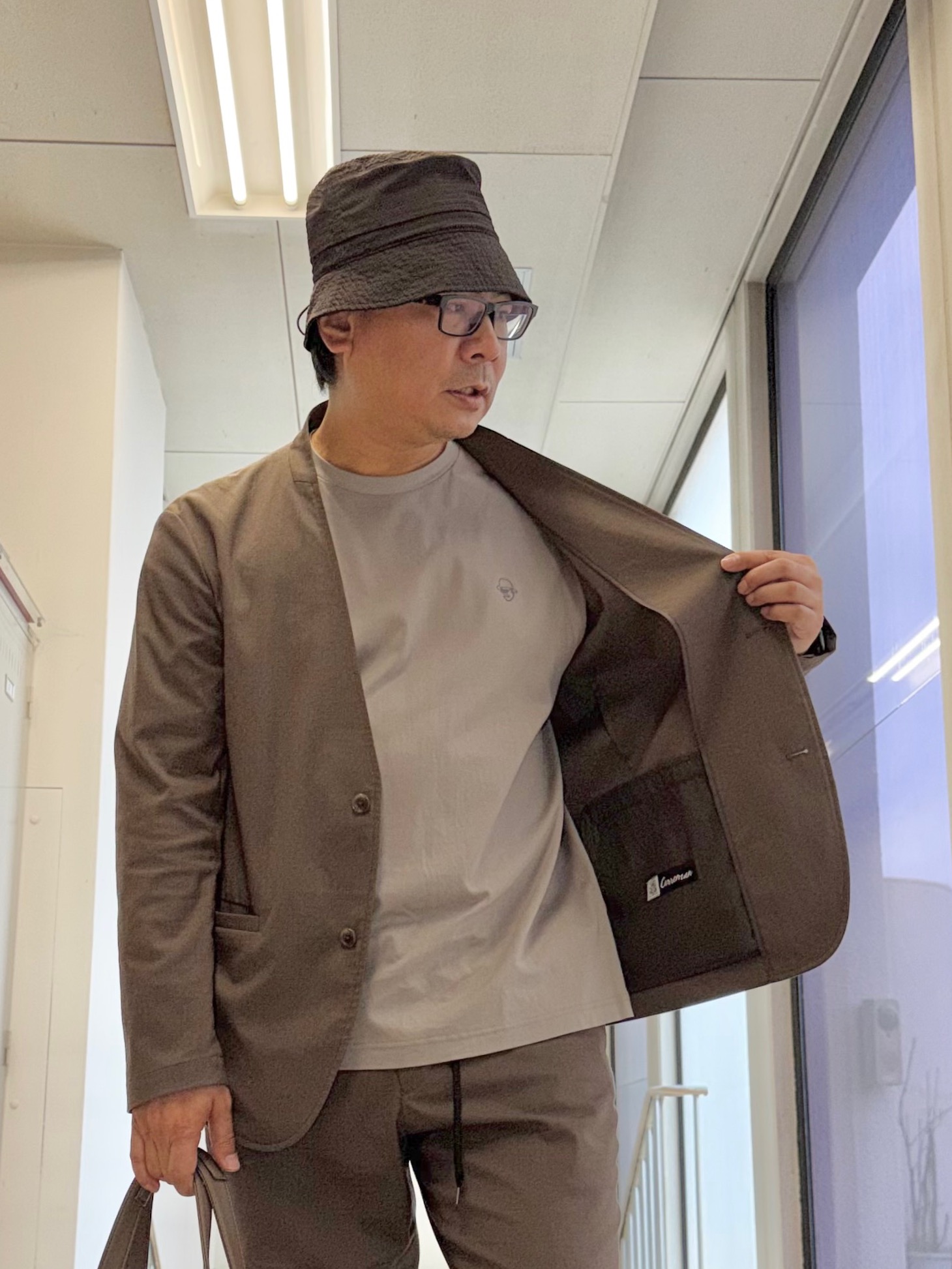 MAKOTO AIさんの「TAKEO KIKUCHI｜【ON／OFF兼用】CARREMANファブリック ノーカラージャケット」を使ったコーディネート