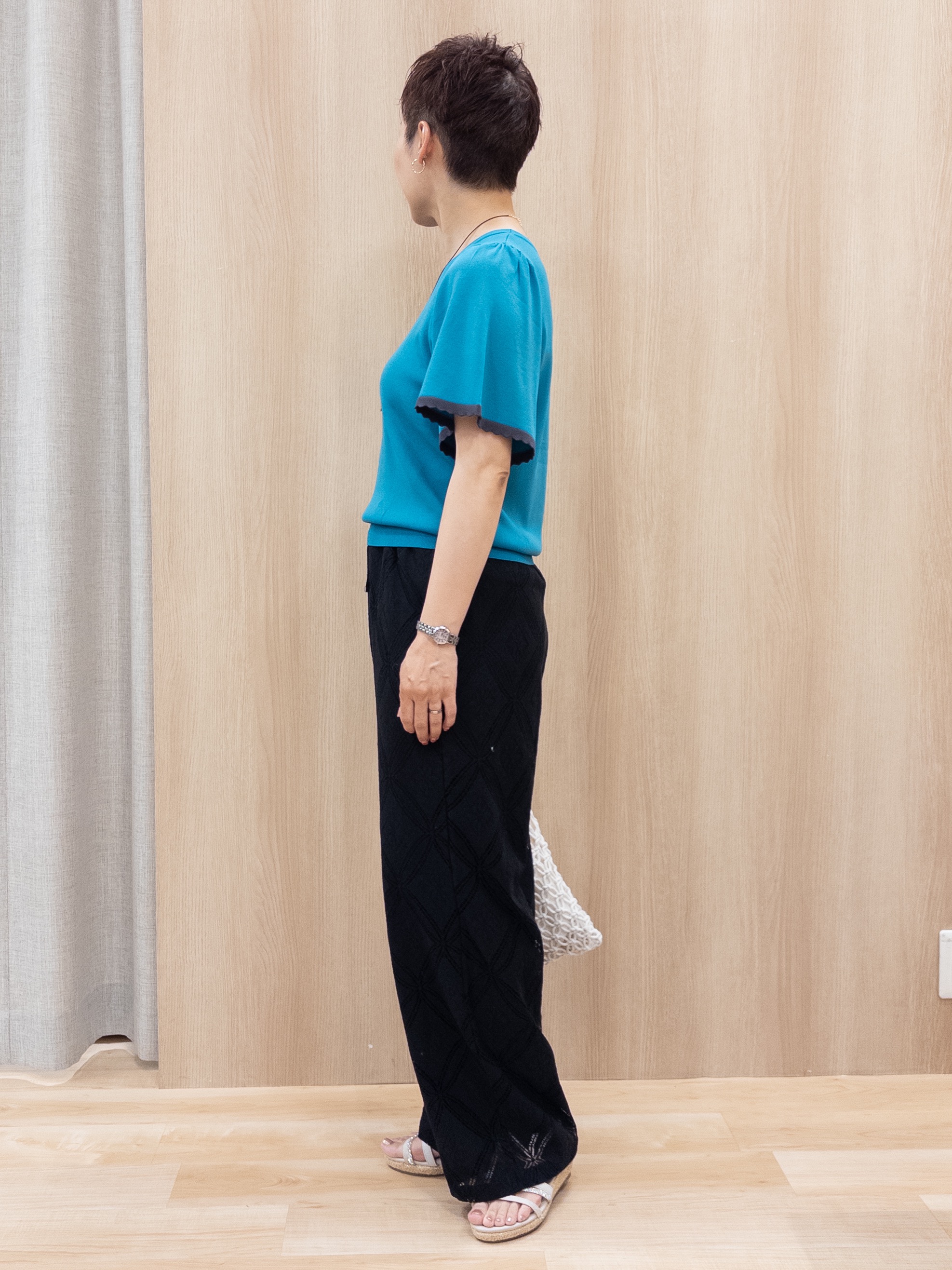 シュウコさんの「grove｜高評価！【シリーズ累計36万枚！名品ニット】やわらかドライタッチ スカラップスリーブニット」を使ったコーディネート