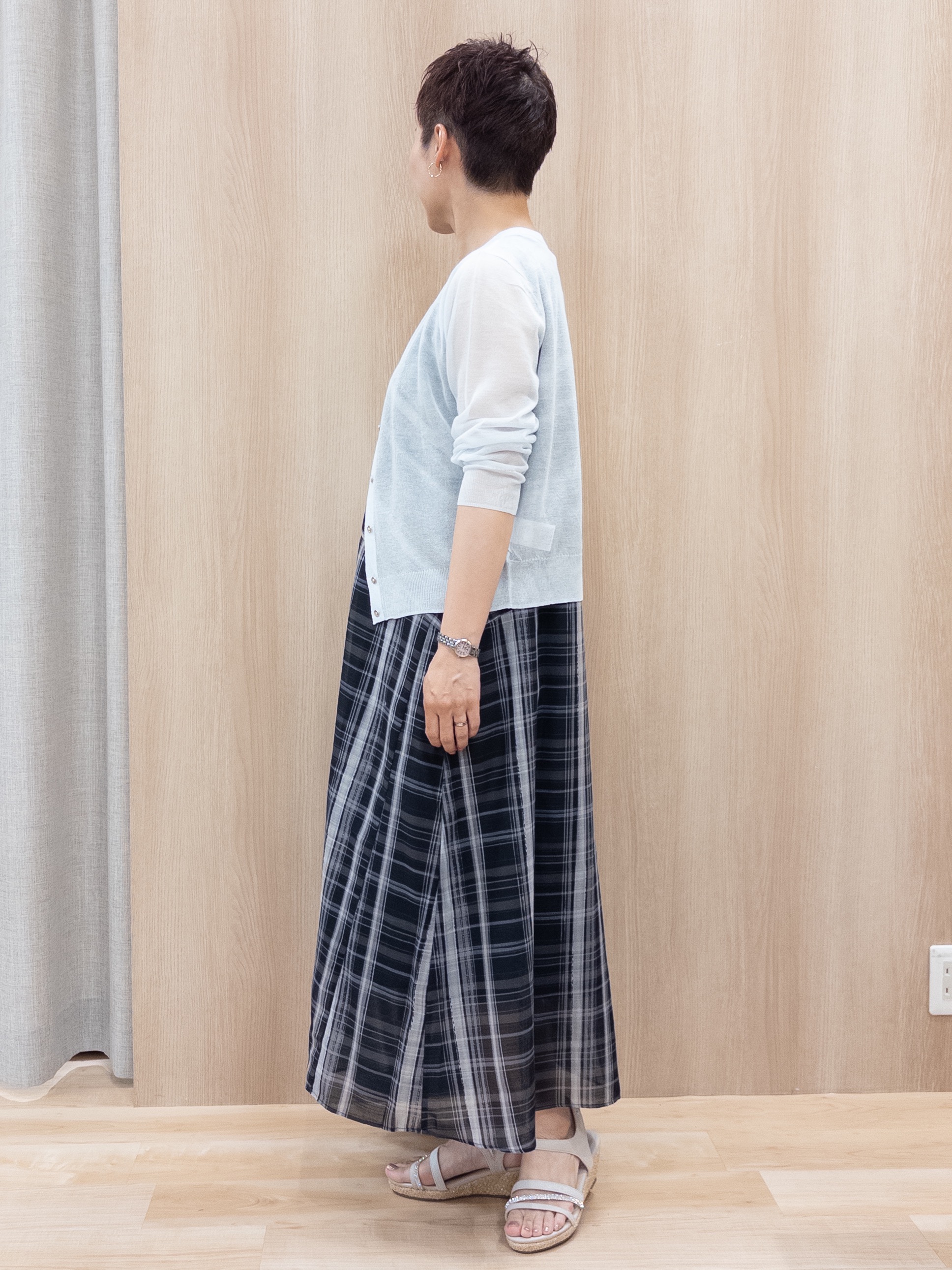 シュウコさんの「grove｜高評価！【洗える/名品】大人の透け感、シアーカーディガン」を使ったコーディネート