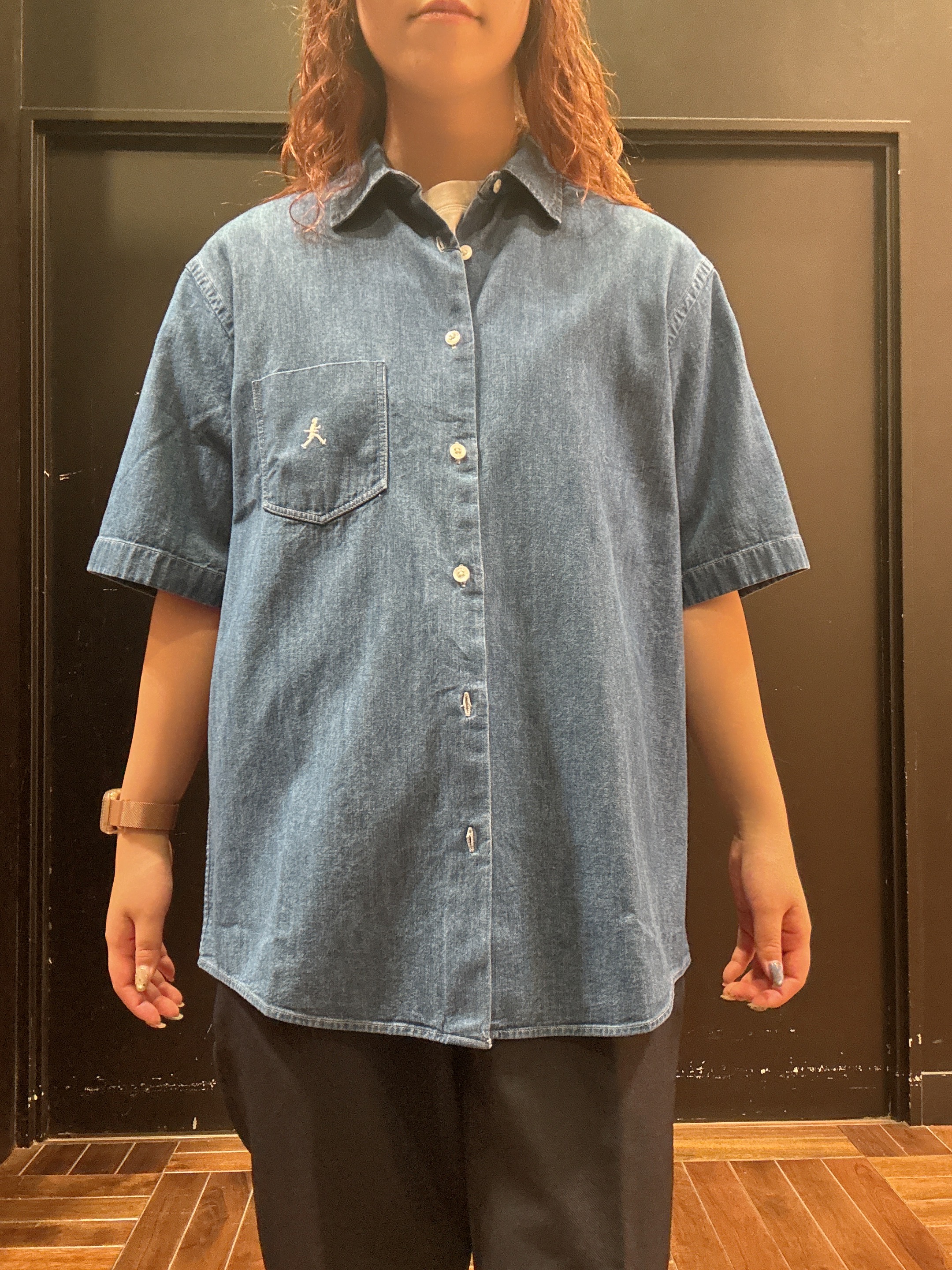 ヒナさんの「TAKEO KIKUCHI｜【BOWLER HAT LABEL】ボーラーハットウォーカー刺繍 半袖デニムシャツ」を使ったコーディネート