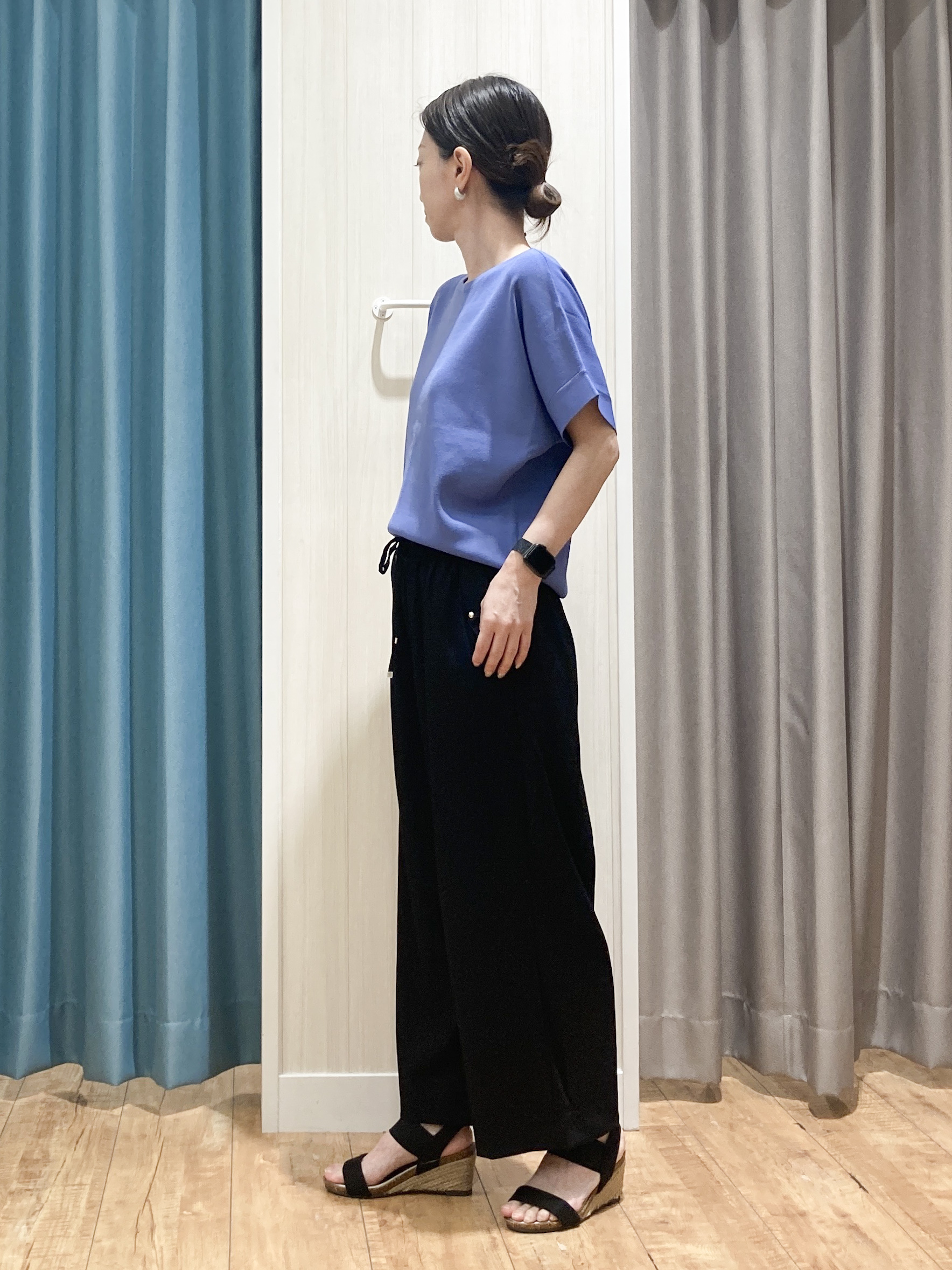 thさんの「SHOO･LA･RUE｜【毎日洗える/UV】二の腕隠れる さらっとドルマン半袖ニット」を使ったコーディネート