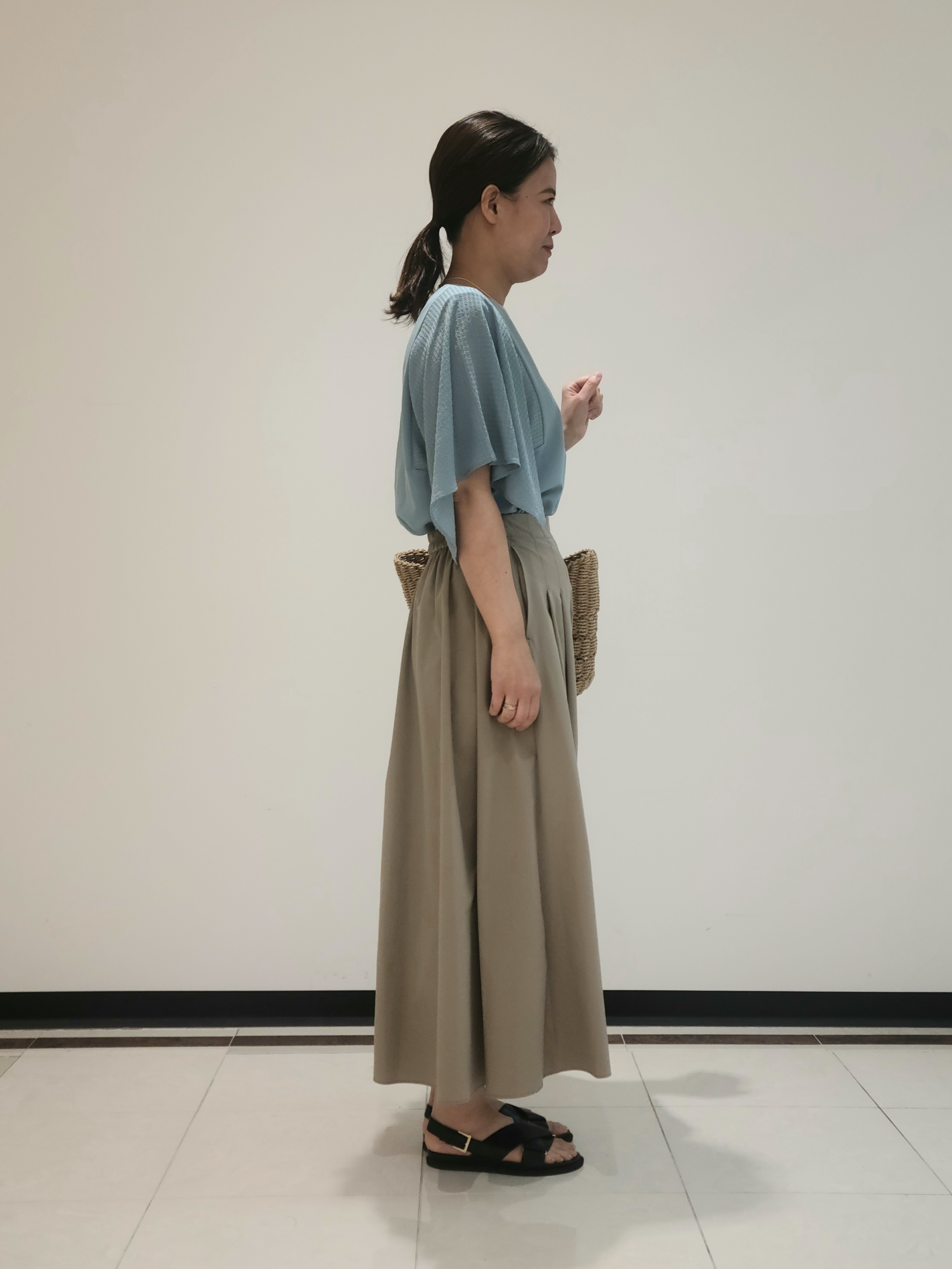 eriさんの「INDIVI｜【洗える／シアーチェック柄】異素材コンビスリーブトップス」を使ったコーディネート