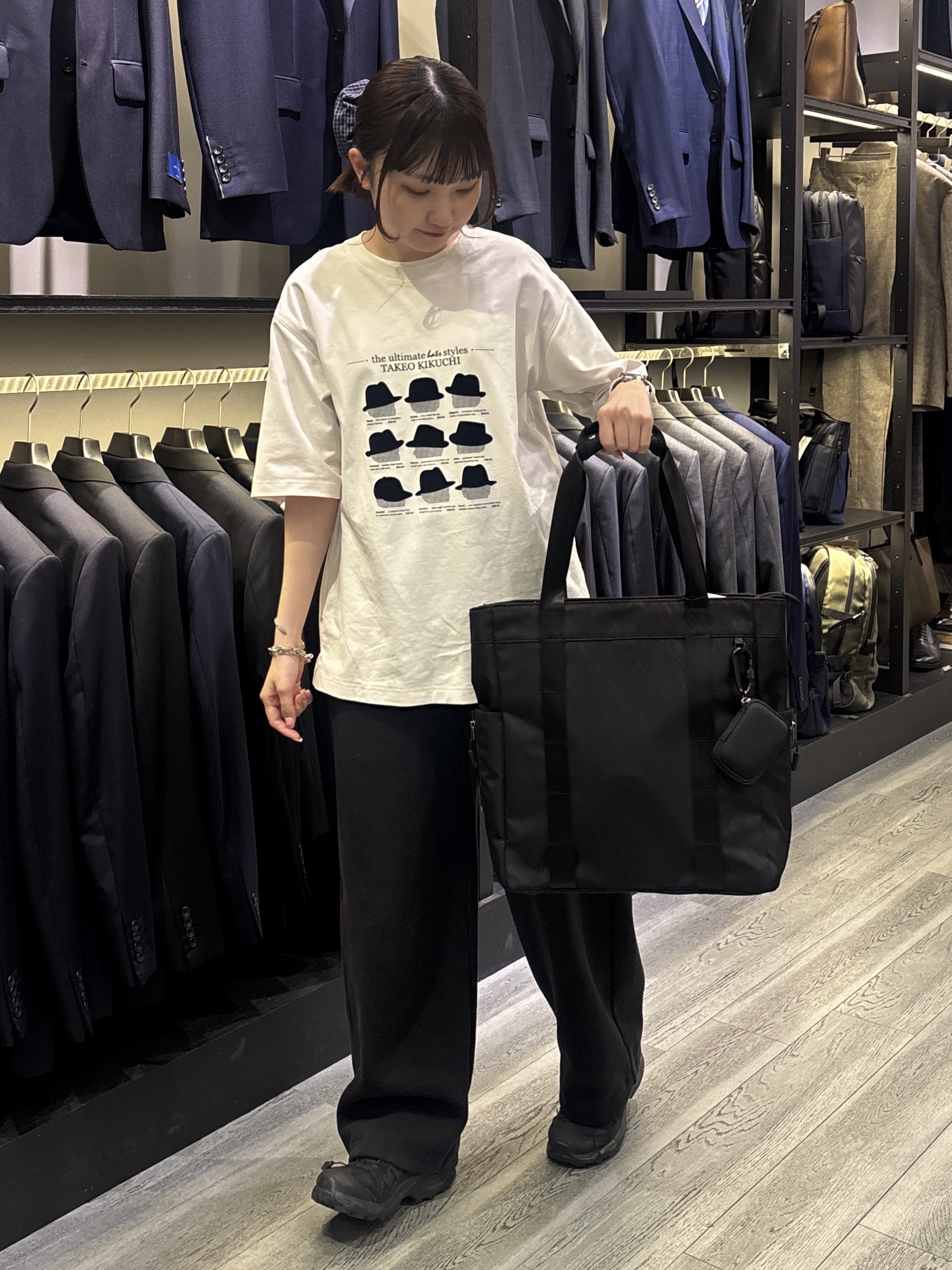 ウララさんの「TAKEO KIKUCHI｜【多機能・軽量】2WAY シャドーライン トートバッグ」を使ったコーディネート