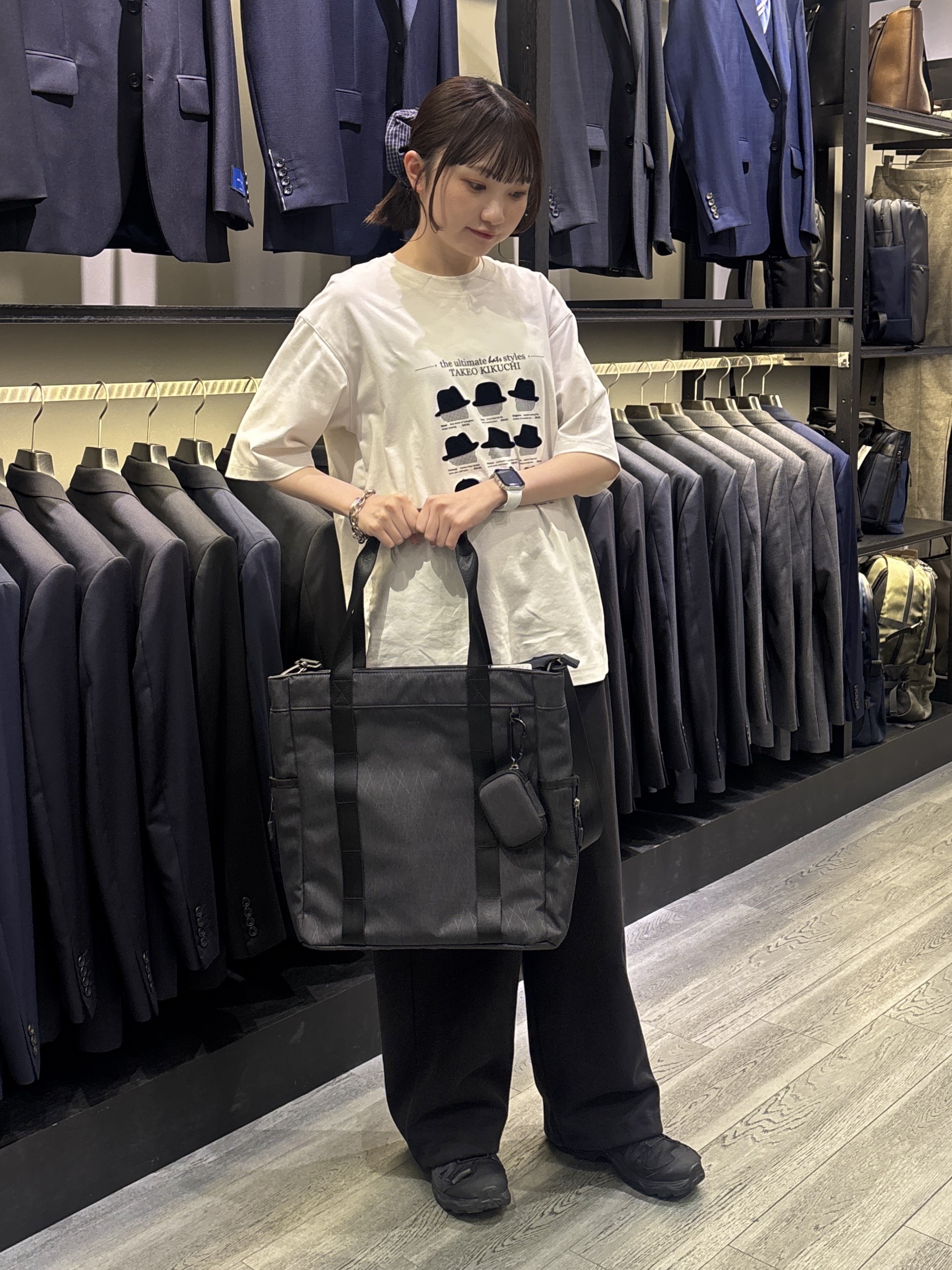 ウララさんの「TAKEO KIKUCHI｜【多機能・軽量】2WAY シャドーライン トートバッグ」を使ったコーディネート