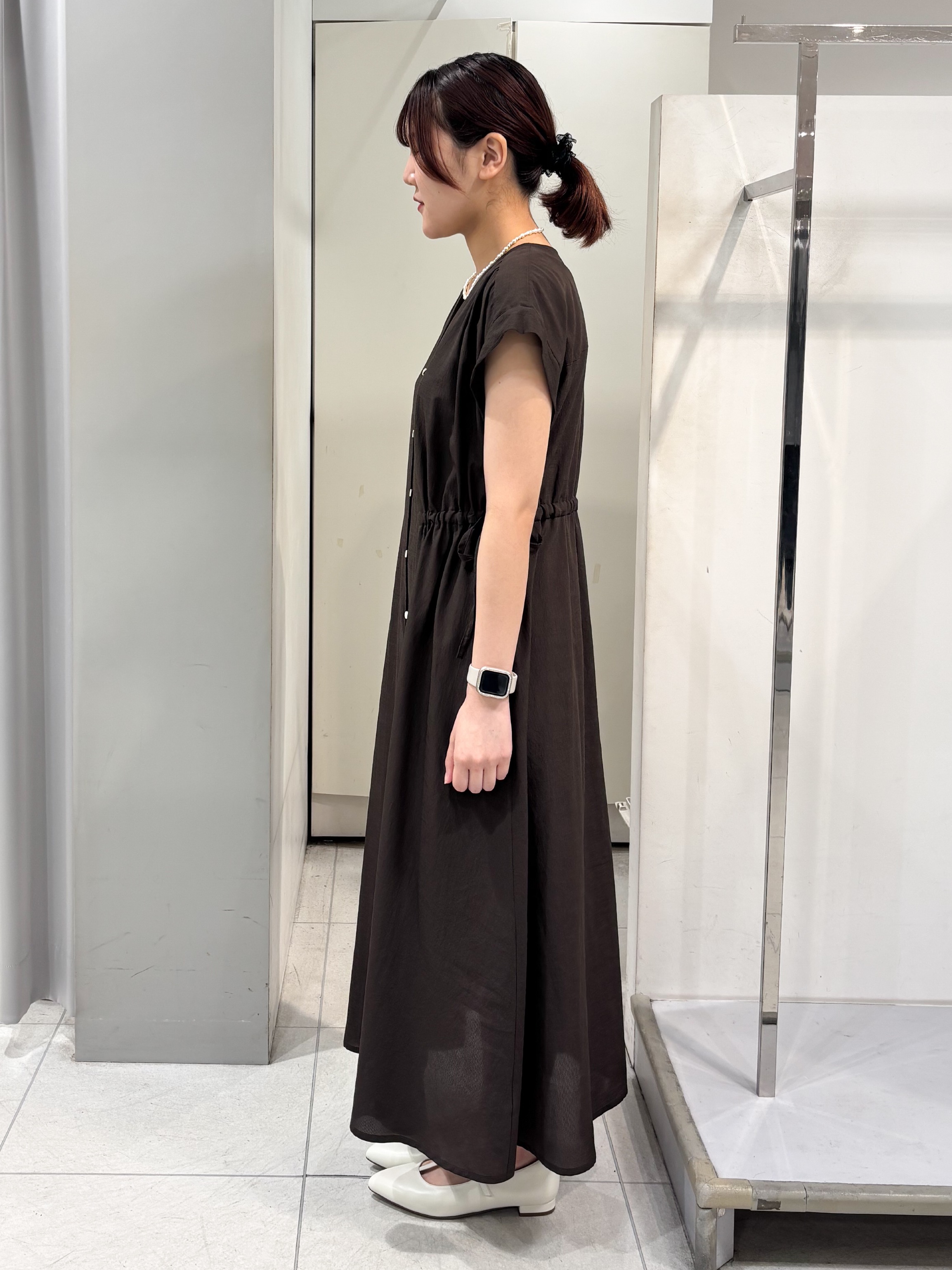yuiさんの「Reflect｜【マシンウォッシャブル】フロントボタンワンピース」を使ったコーディネート