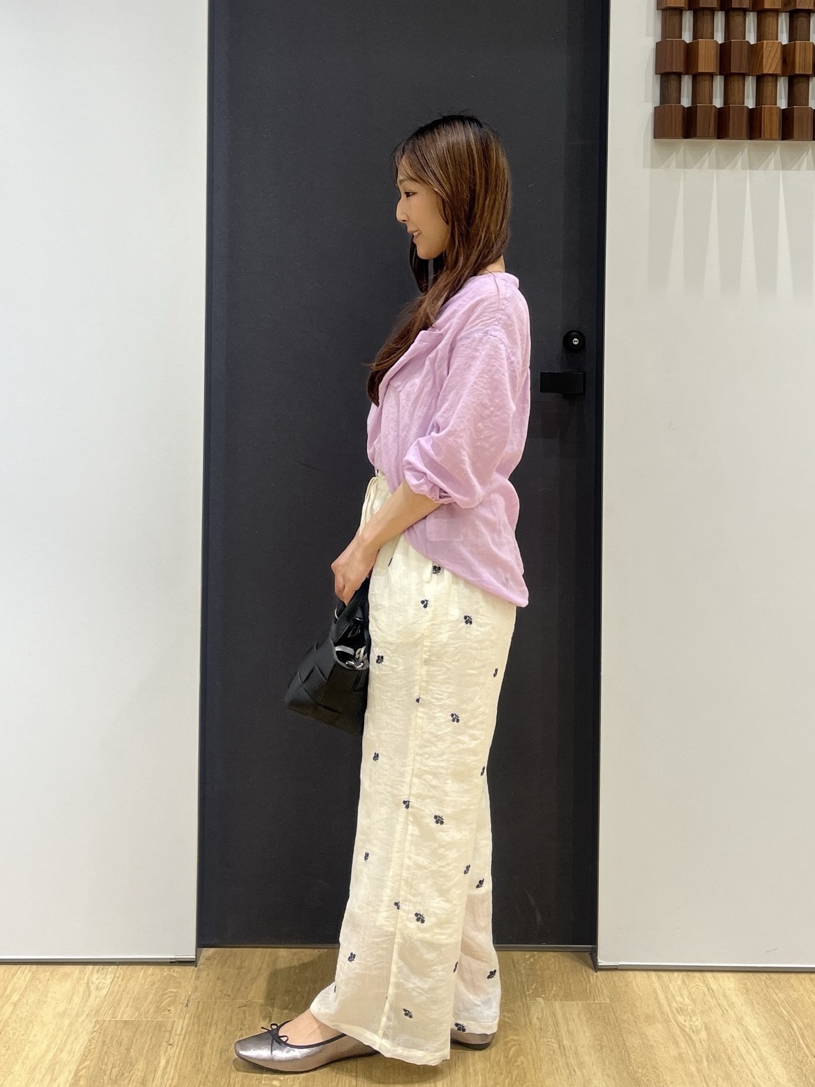 Minaさんの「Dessin｜【洗える】ドロストリングシアーシャツ」を使ったコーディネート