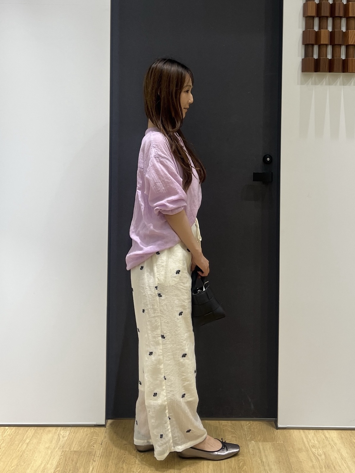 Minaさんの「Dessin｜【洗える】ドロストリングシアーシャツ」を使ったコーディネート