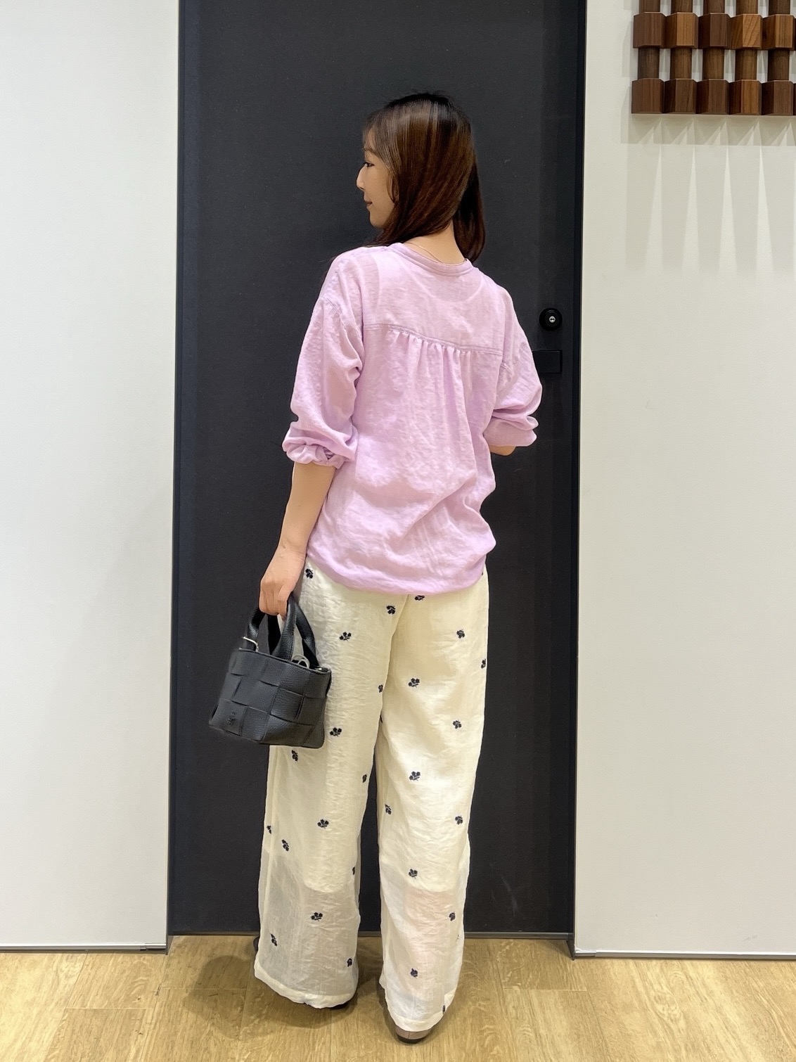 Minaさんの「Dessin｜【洗える】ドロストリングシアーシャツ」を使ったコーディネート