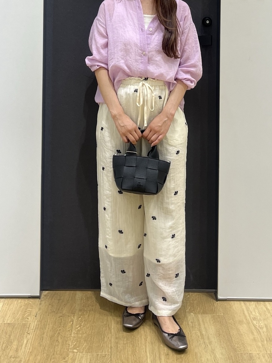 Minaさんの「Dessin｜【洗える】ドロストリングシアーシャツ」を使ったコーディネート