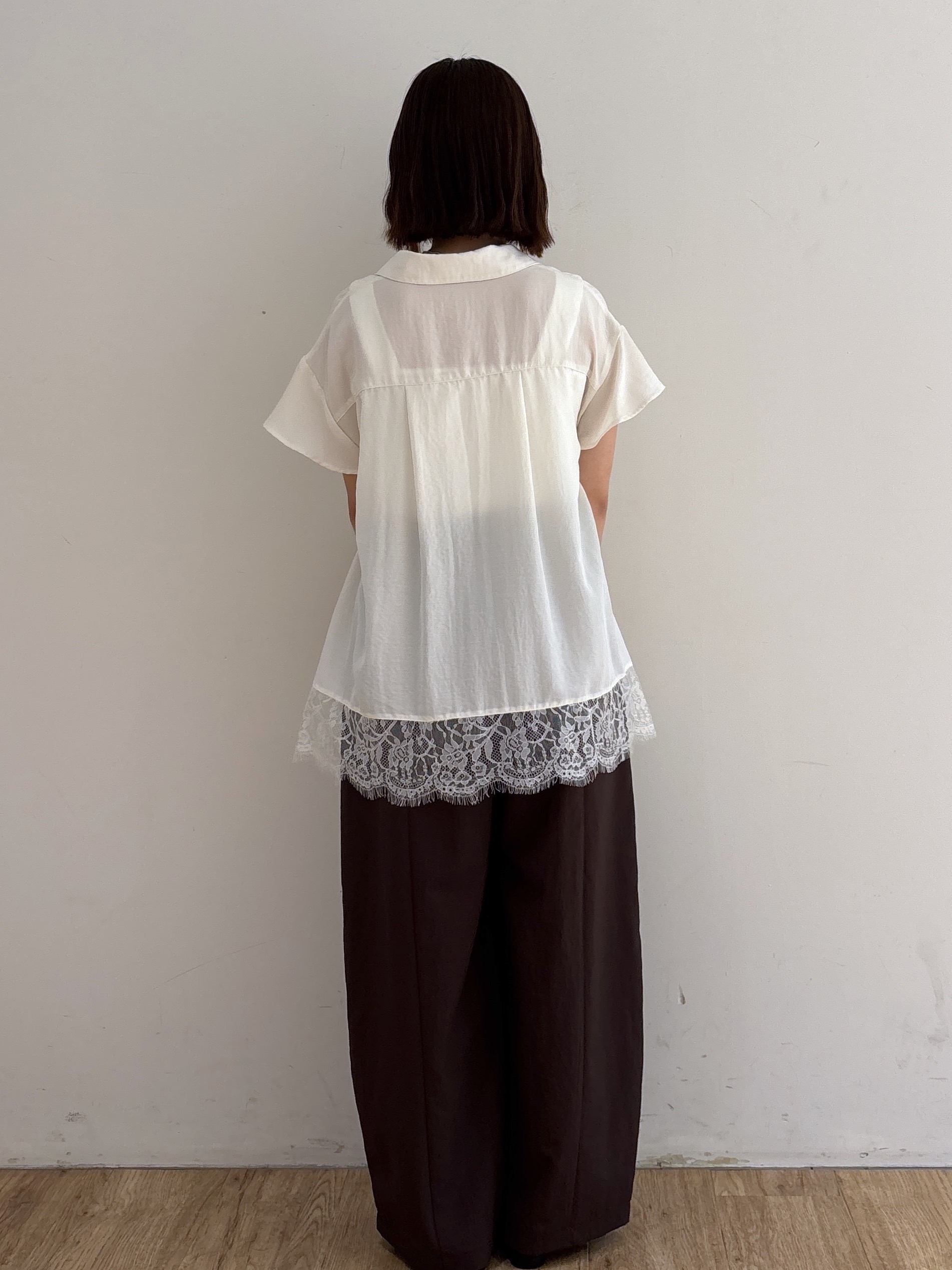 mireiさんの「OPAQUE.CLIP｜裾レース スキッパーブラウス【洗濯機OK】」を使ったコーディネート
