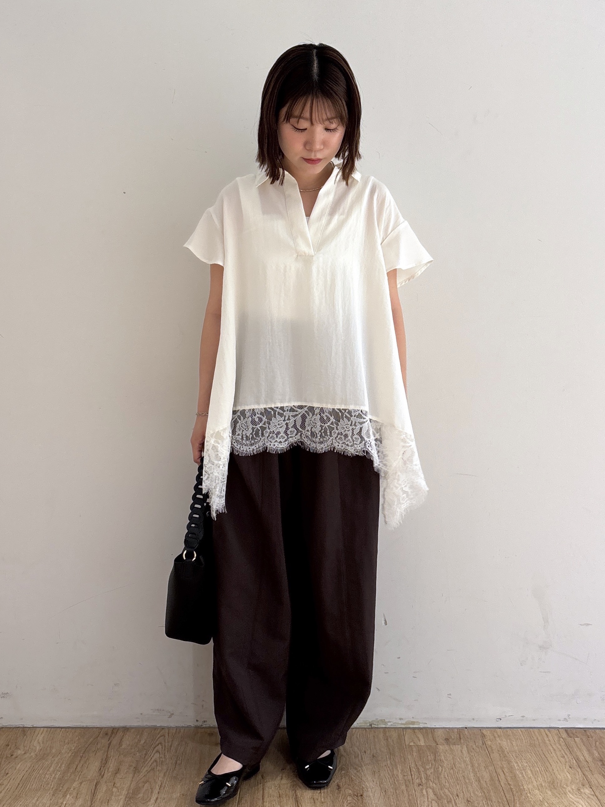 mireiさんの「OPAQUE.CLIP｜裾レース スキッパーブラウス【洗濯機OK】」を使ったコーディネート