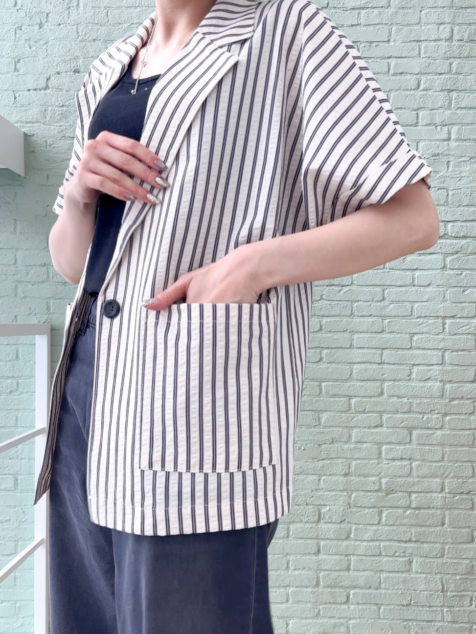 𝐜𝐡𝐢𝐤𝐚さんの「SHOO･LA･RUE｜【S-LL/吸水速乾/セットアップ可】羽織るだけで主役になる サッカーストライプシャツジャケット」を使ったコーディネート