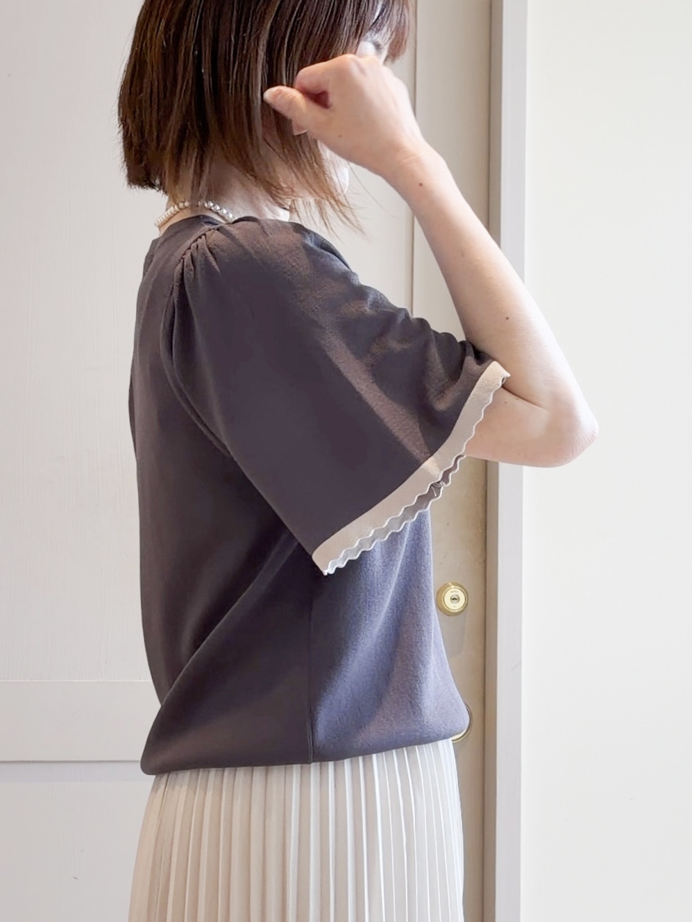 yamakoさんの「grove｜高評価！【シリーズ累計36万枚！名品ニット】やわらかドライタッチ スカラップスリーブニット」を使ったコーディネート