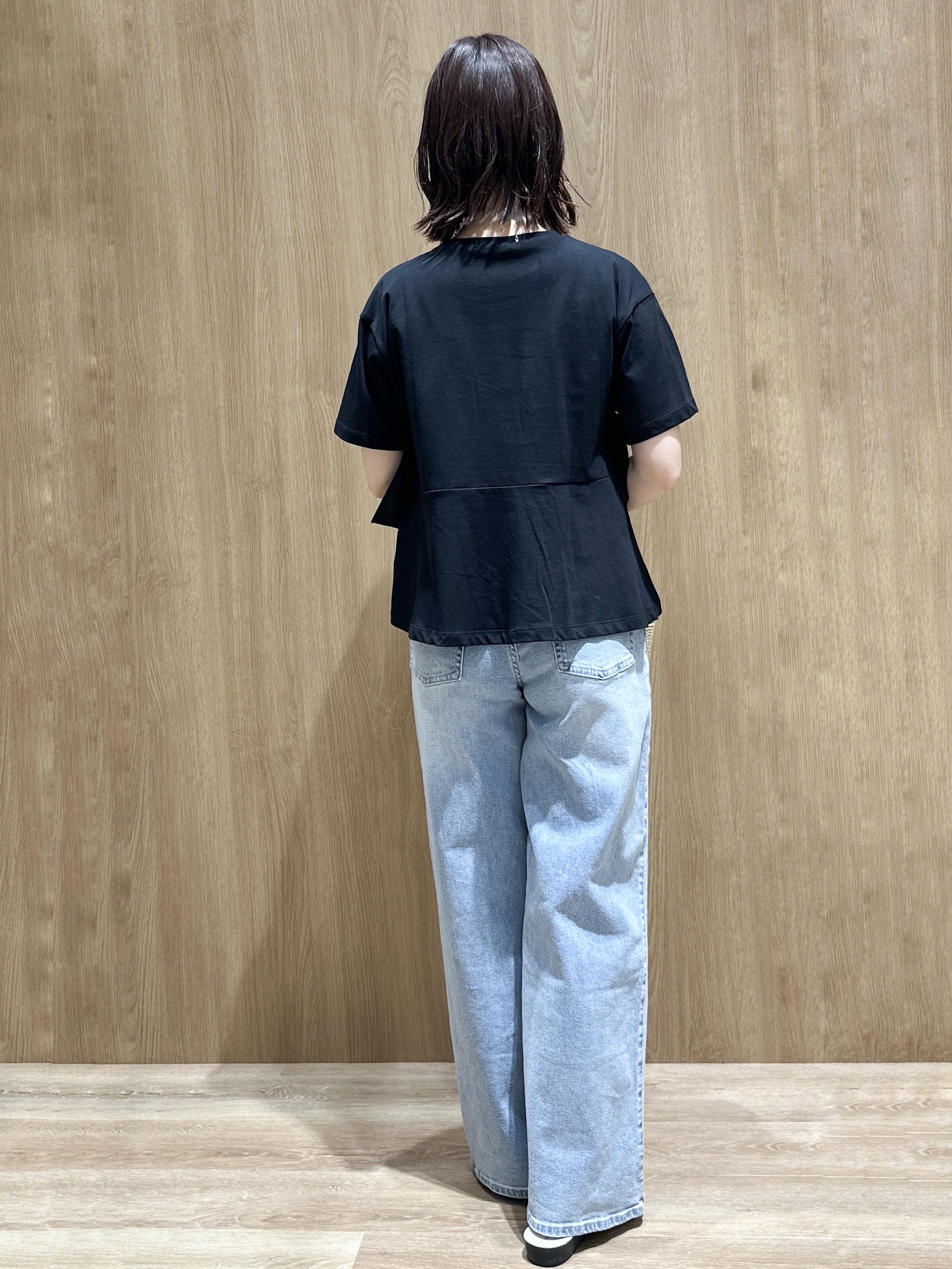 tomokoさんの「OPAQUE.CLIP｜【接触冷感】アシメフリルドッキングカットソー《洗濯機OK》」を使ったコーディネート