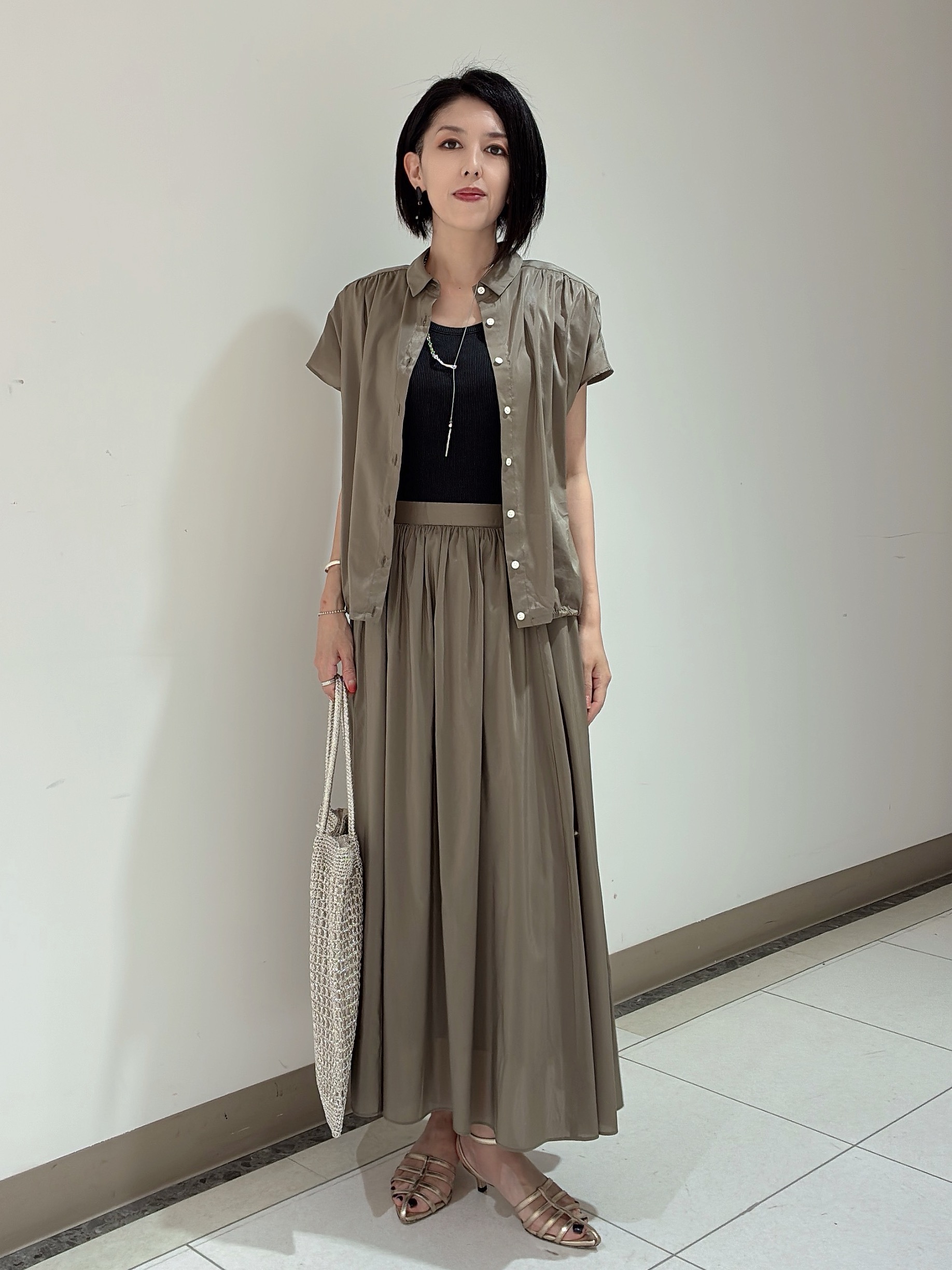 環さんの「UNTITLED｜【セットアップ可/軽量/清涼感】ローンギャザーブラウス」を使ったコーディネート