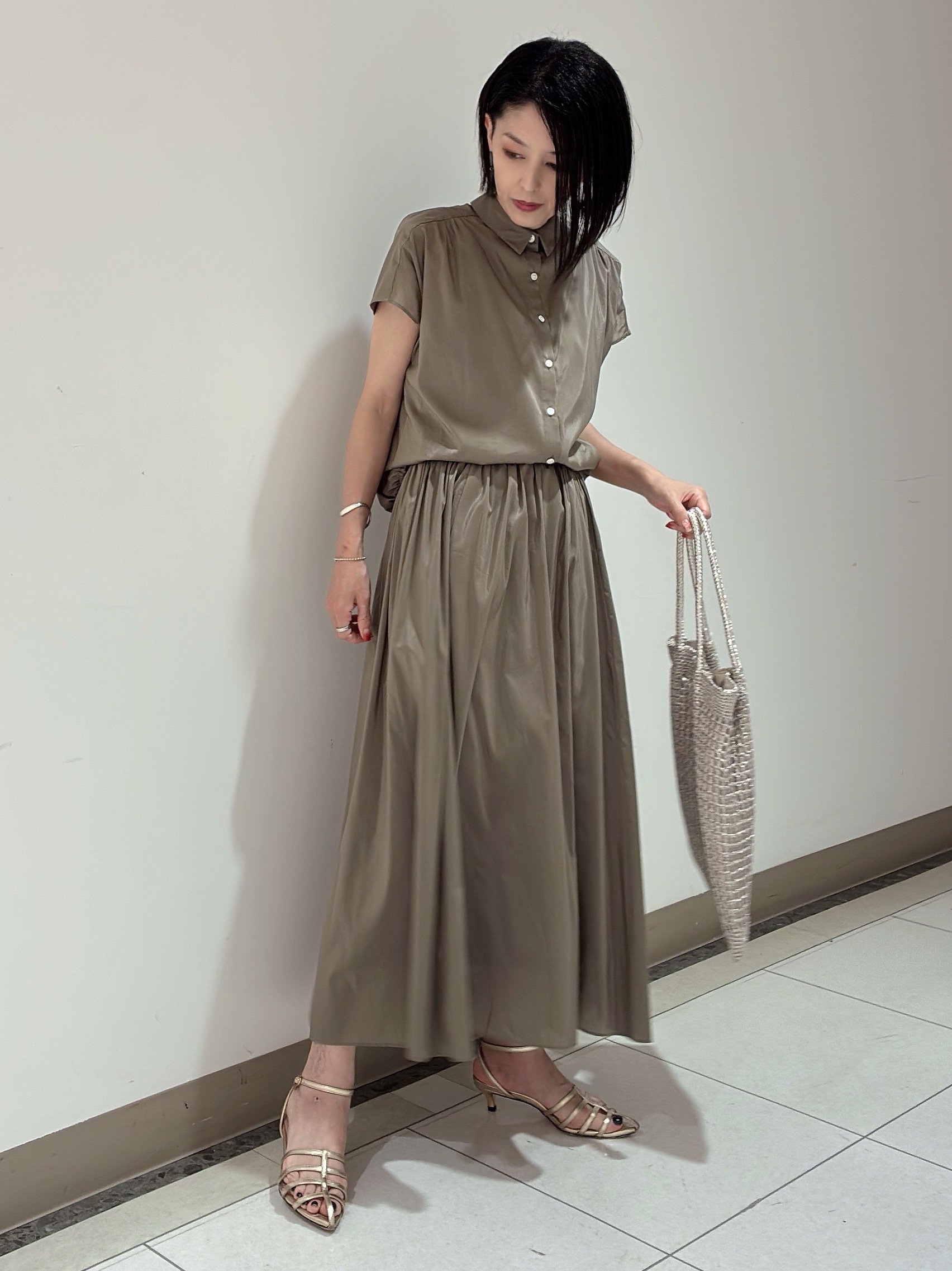 環さんの「UNTITLED｜【セットアップ可/軽量/清涼感】ローンギャザーブラウス」を使ったコーディネート