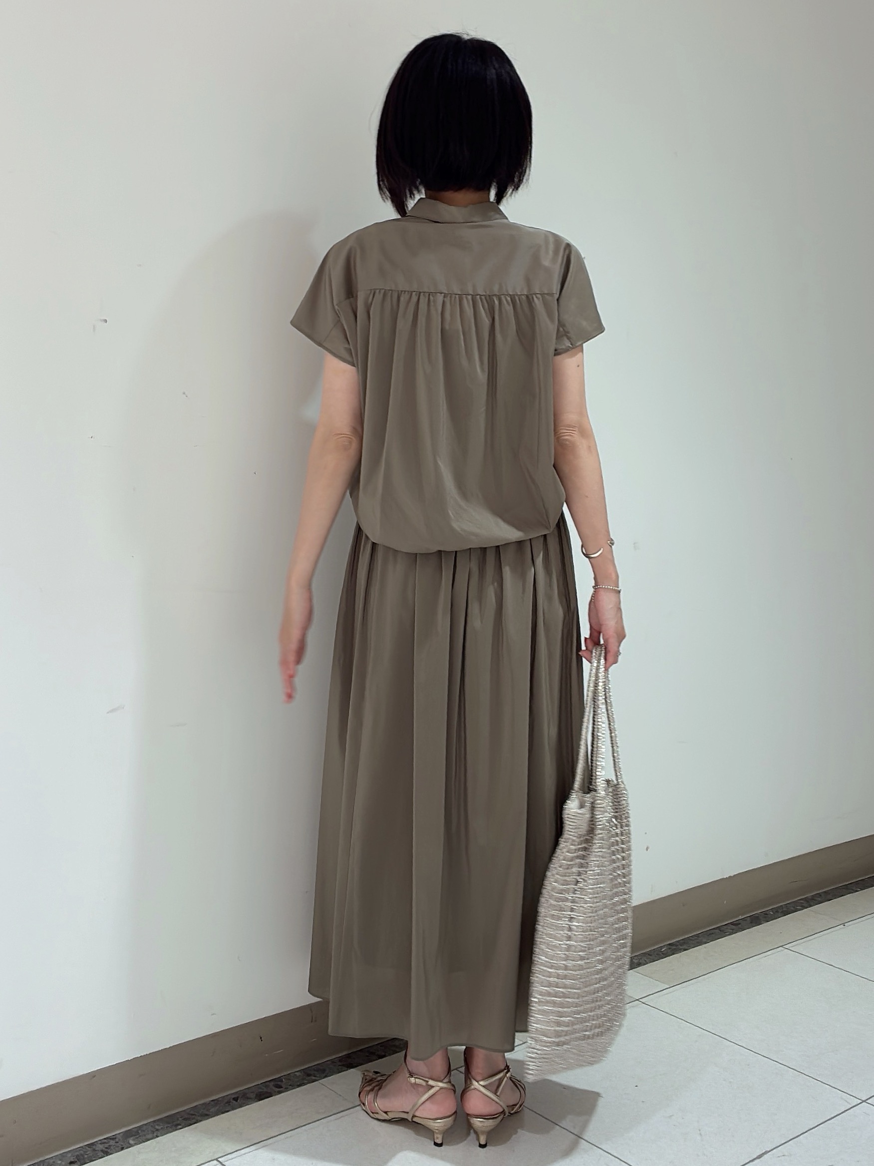 環さんの「UNTITLED｜【セットアップ可/軽量/清涼感】ローンギャザーブラウス」を使ったコーディネート