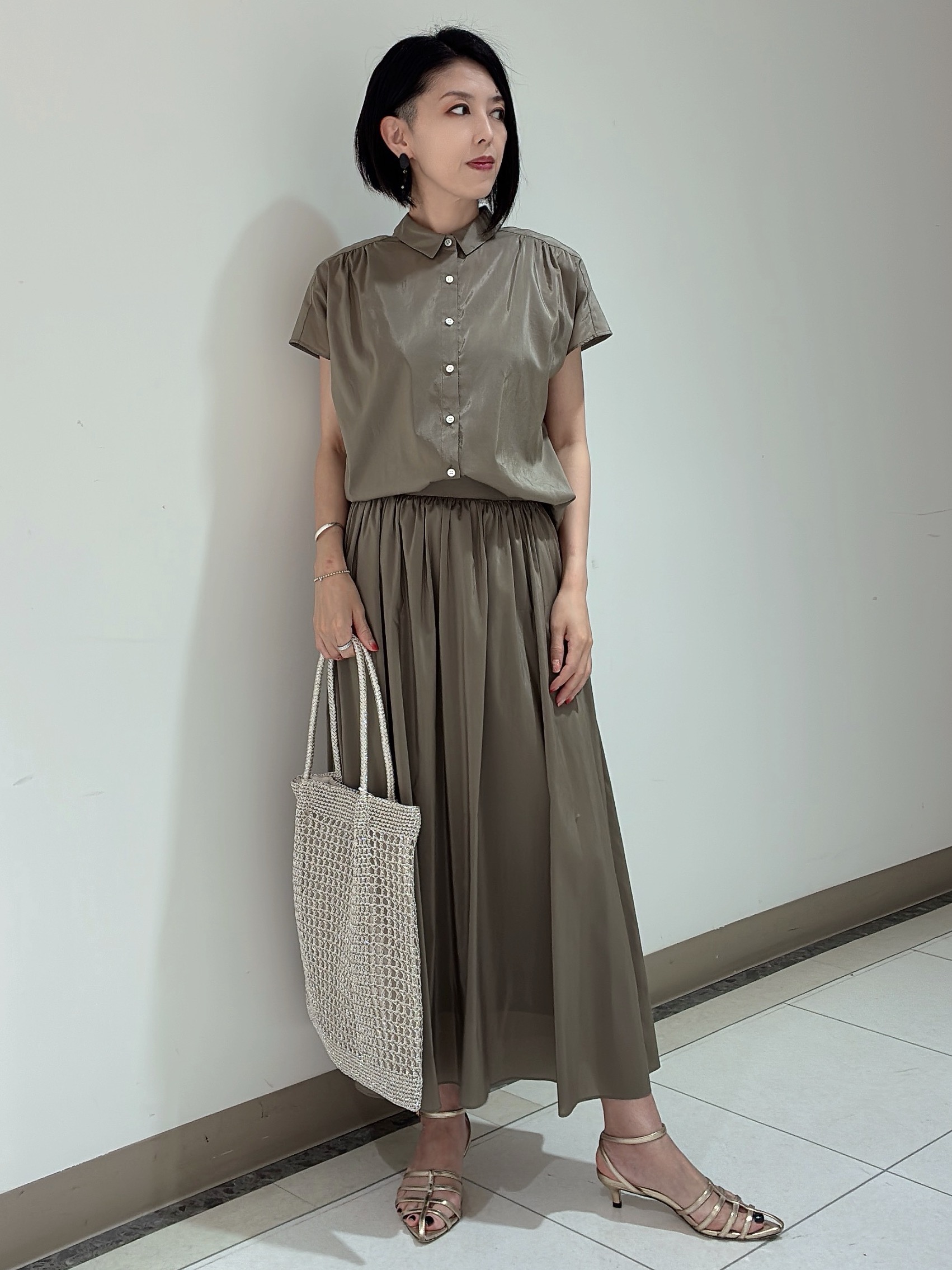 環さんの「UNTITLED｜【セットアップ可/軽量/清涼感】ローンギャザーブラウス」を使ったコーディネート