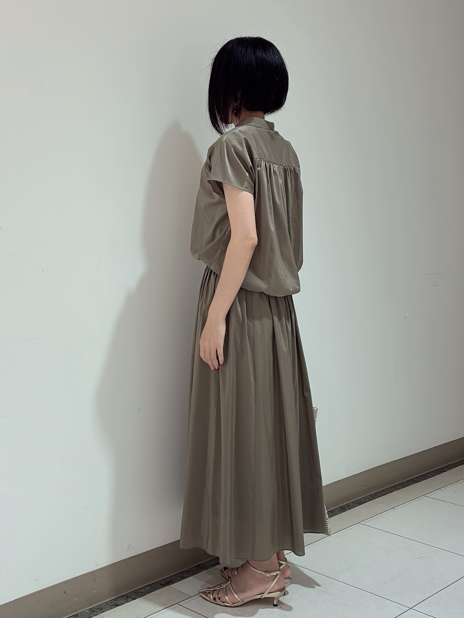 環さんの「UNTITLED｜【セットアップ可/軽量/清涼感】ローンギャザーブラウス」を使ったコーディネート
