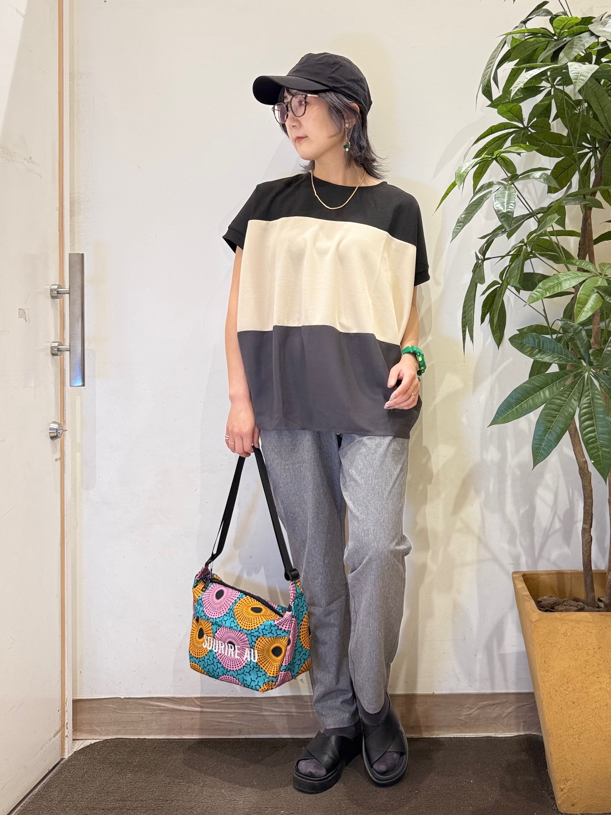 misakiさんの「SHOO･LA･RUE｜【S-LL/洗濯機可/体型カバー】インせず着られる 異素材ブロッキング ドルマンＴシャツ」を使ったコーディネート