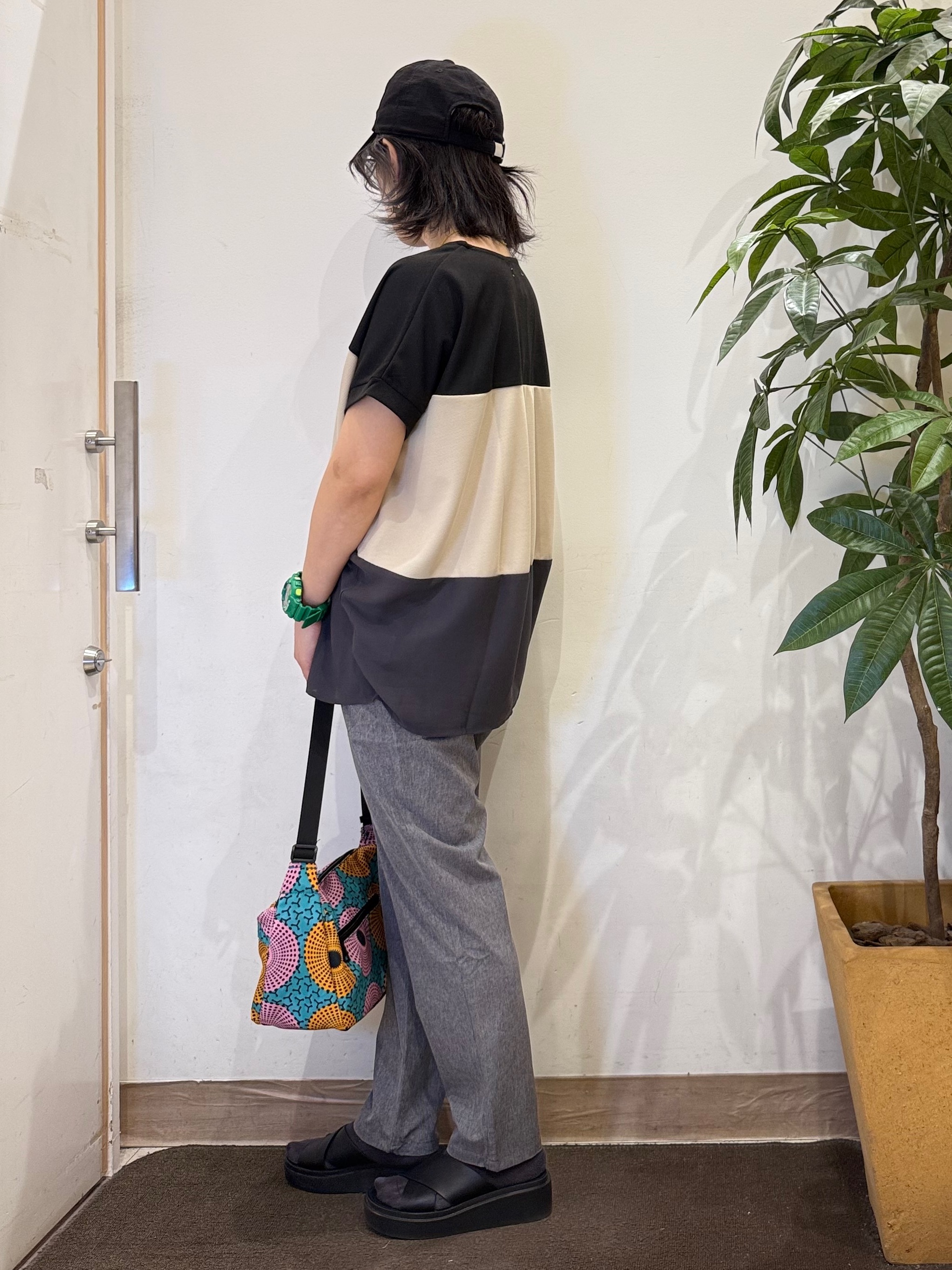 misakiさんの「SHOO･LA･RUE｜【S-LL/洗濯機可/体型カバー】インせず着られる 異素材ブロッキング ドルマンＴシャツ」を使ったコーディネート