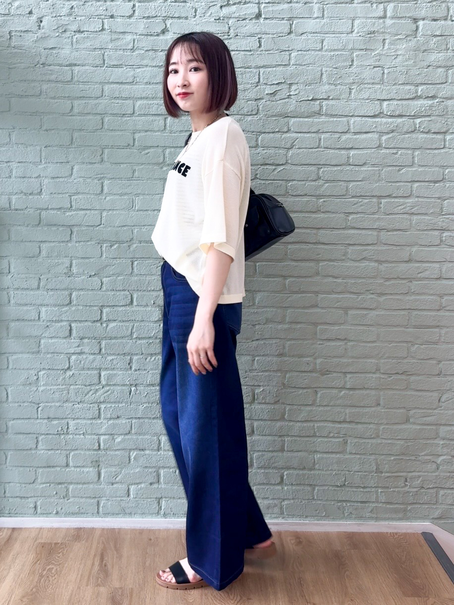 𝐜𝐡𝐢𝐤𝐚さんの「SHOO･LA･RUE｜【体型カバー】程よい透け感 デザインアソート 5分袖シアーニット」を使ったコーディネート