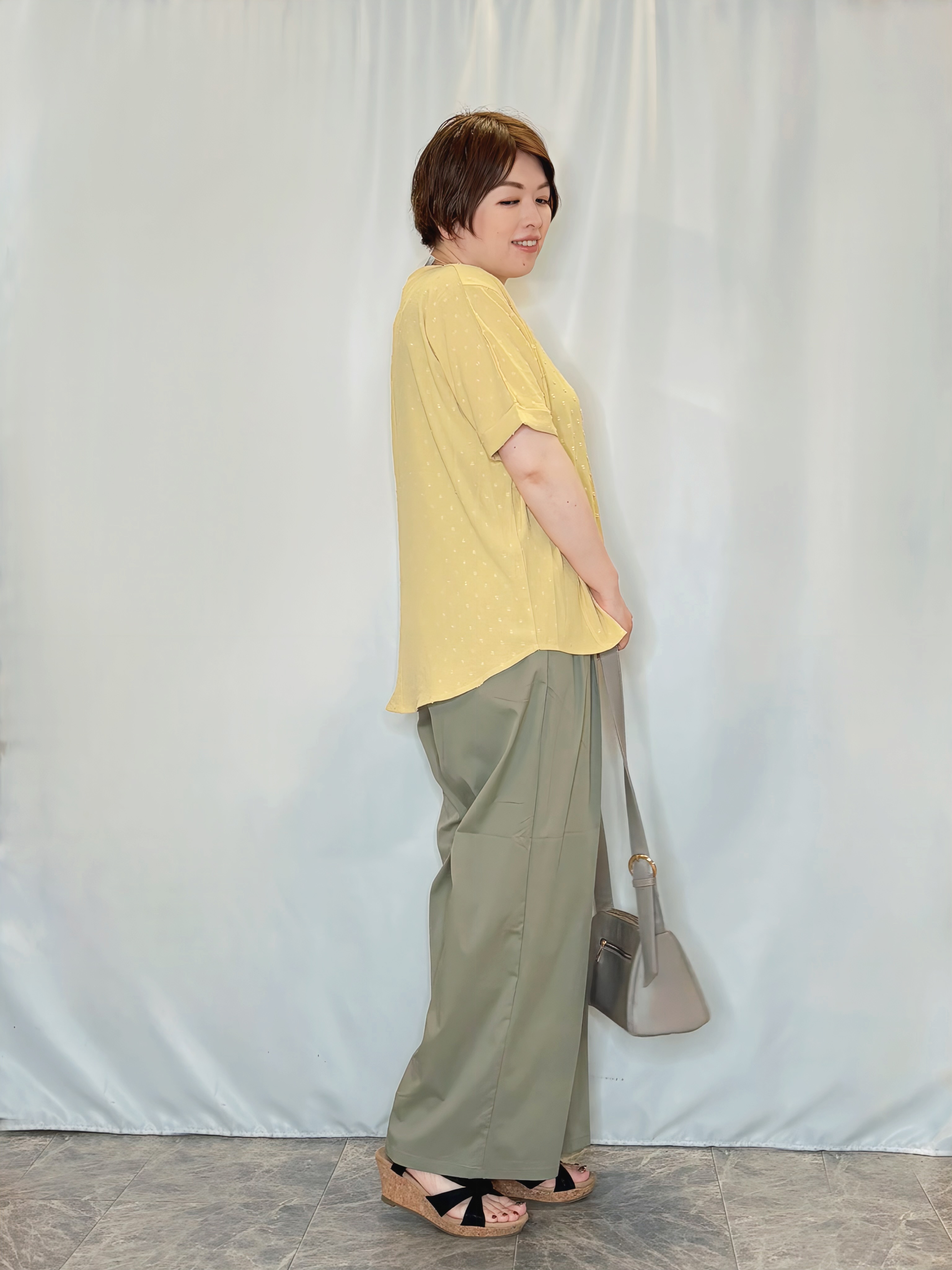 たみさんの「SHOO･LA･RUE｜【洗濯後しわになりにくい/体型カバー】ドビードットで上品に ドルマントップス」を使ったコーディネート
