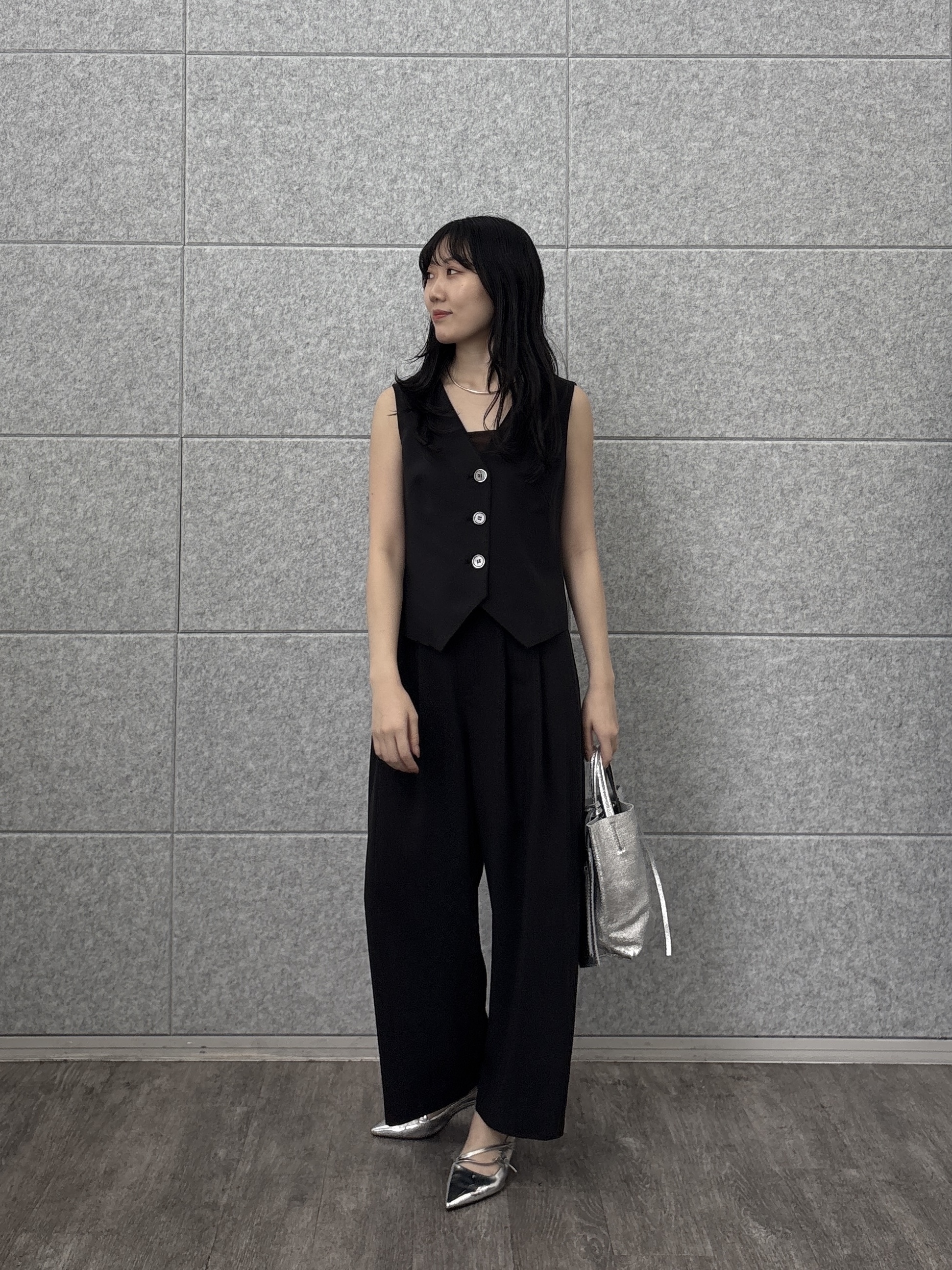 rinaさんの「INDIVI｜リネンショートジレ」を使ったコーディネート